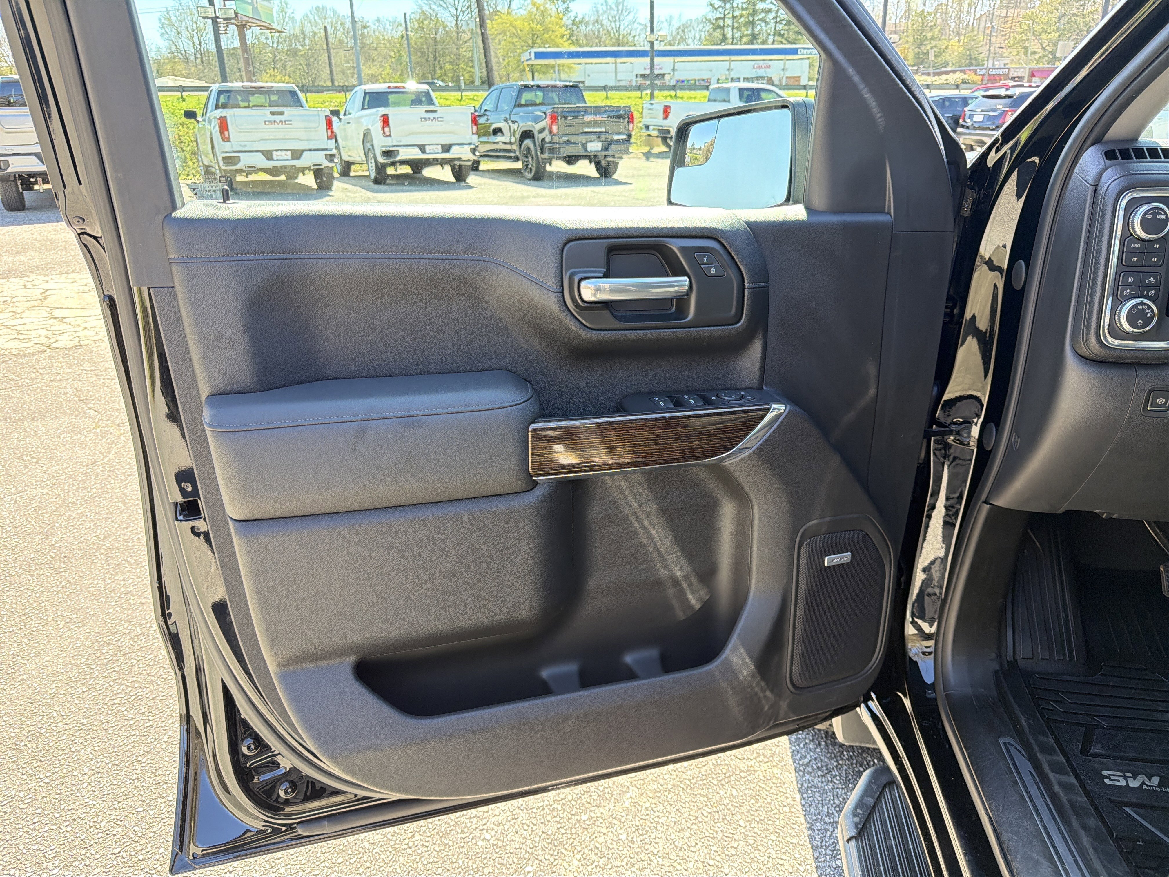 Used 2021 GMC Sierra 1500 Elevation w/ Preferred Package image 12