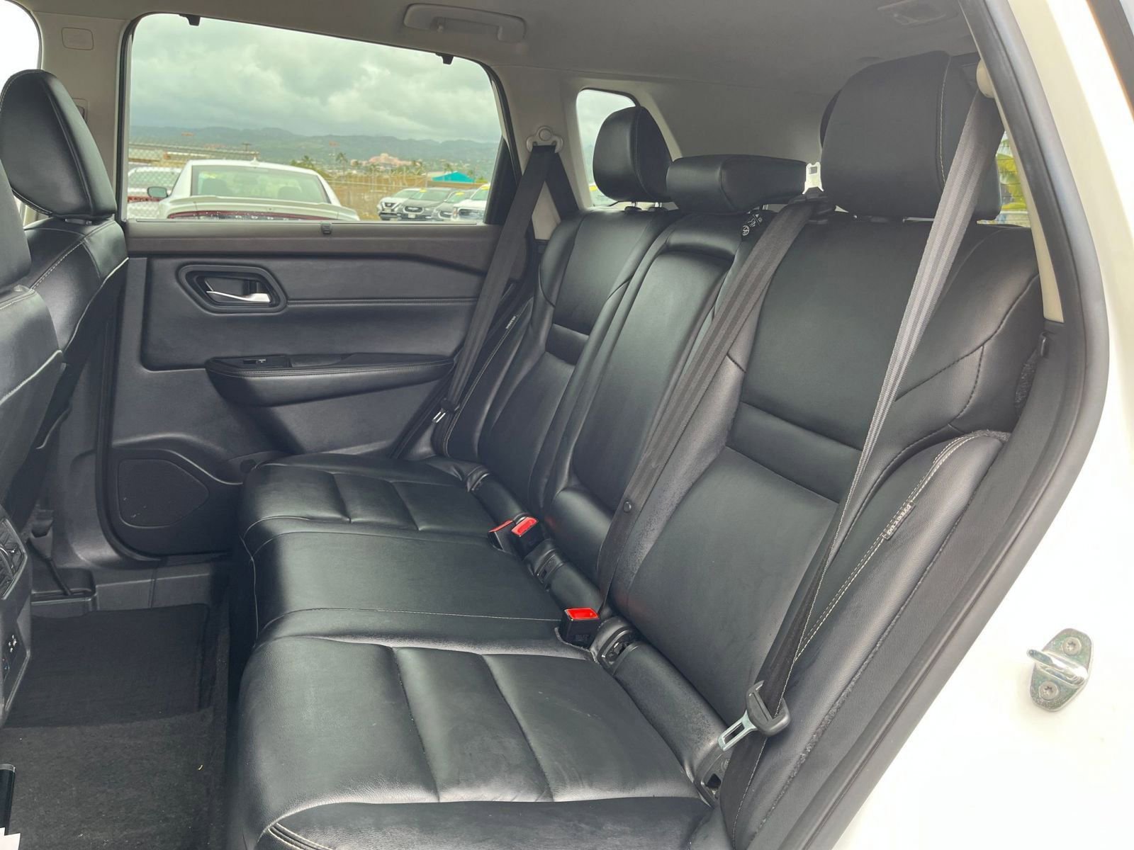 Used 2023 Nissan Rogue SL w/ SL Premium Package image 25