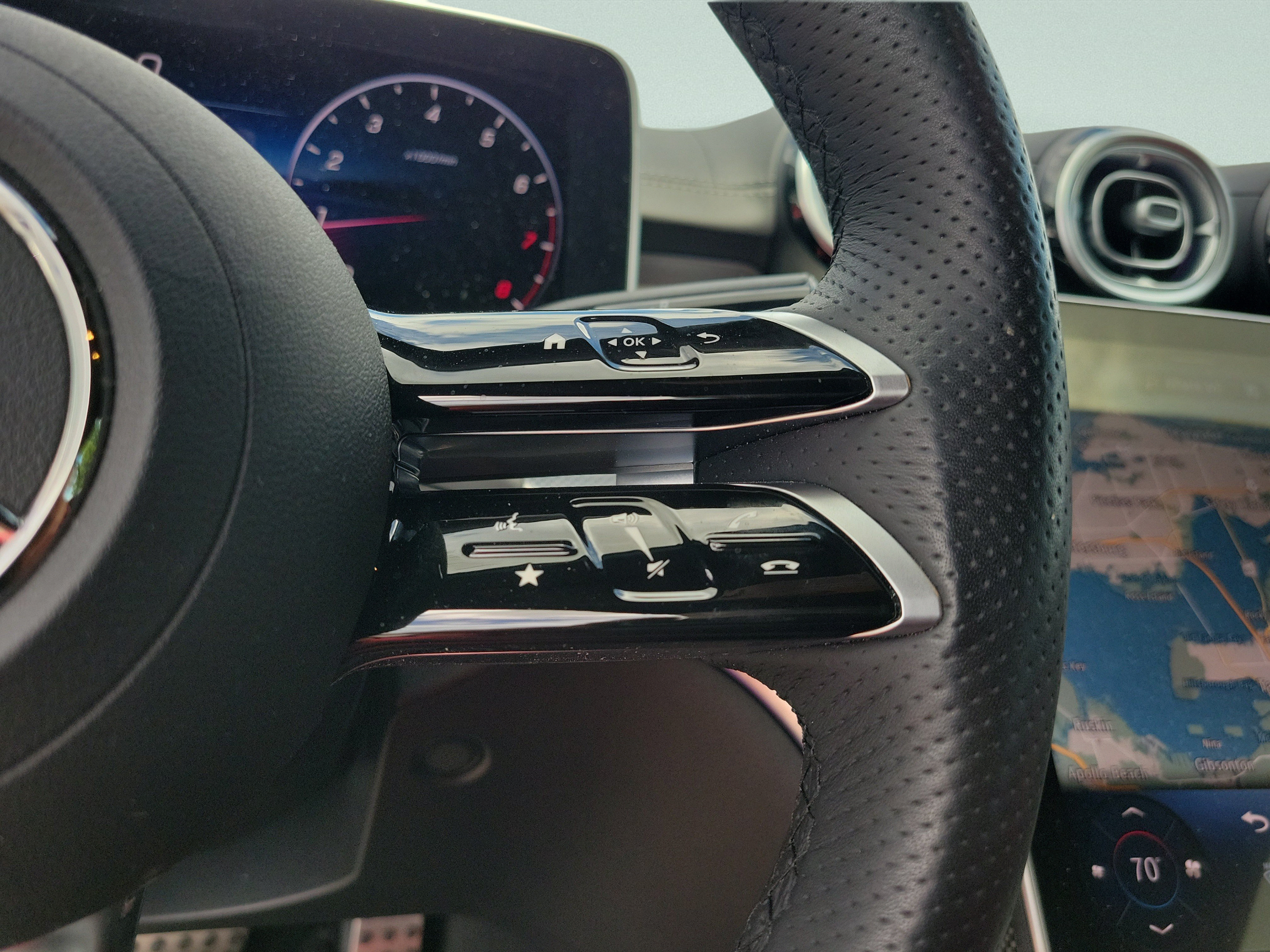 Certified 2024 Mercedes-Benz CLE 300 4MATIC Cabriolet image 17
