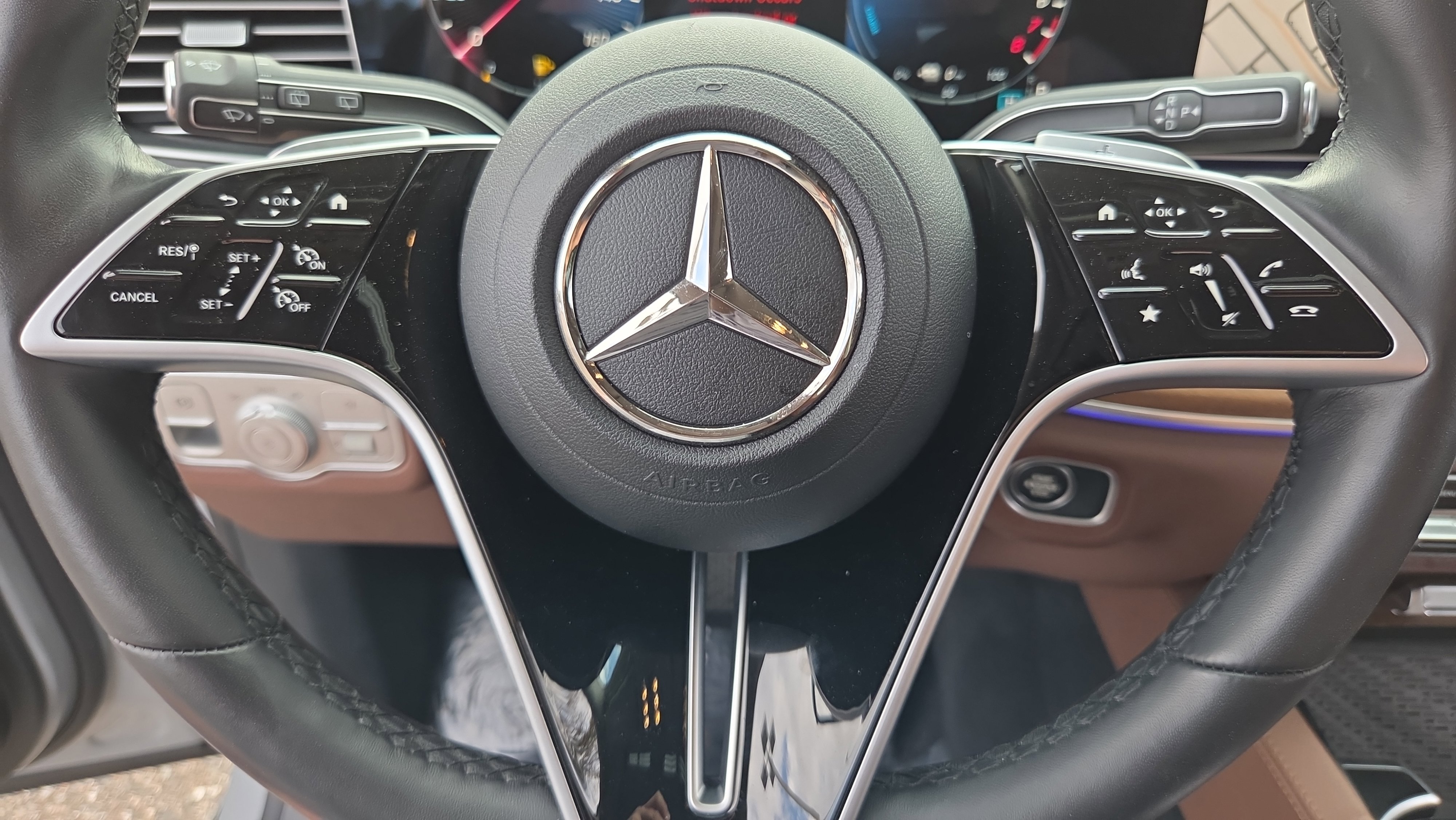 Used 2025 Mercedes-Benz GLE 450e 4MATIC w/ Winter Package image 18