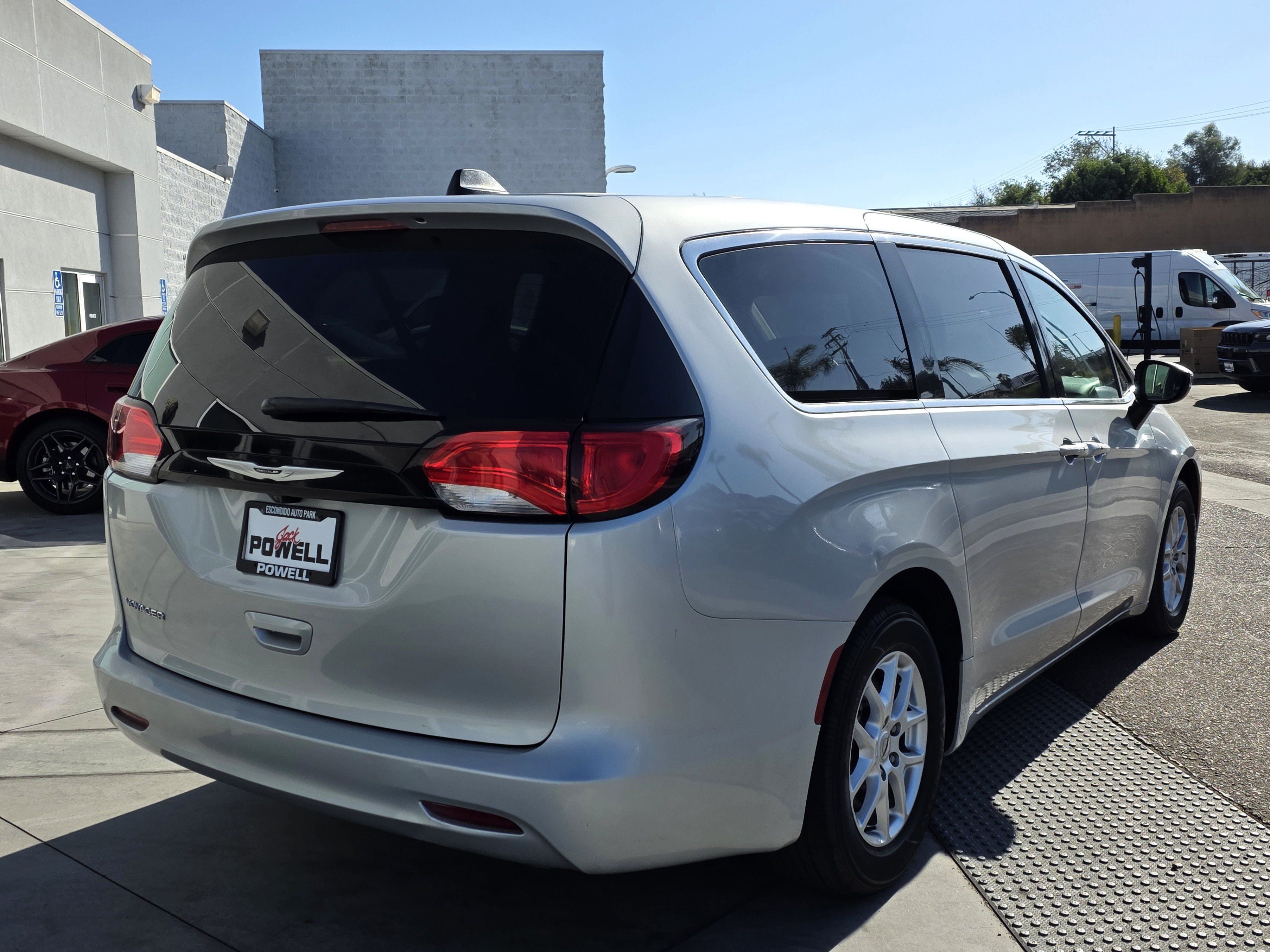 Certified 2023 Chrysler Voyager LX FWD image 5