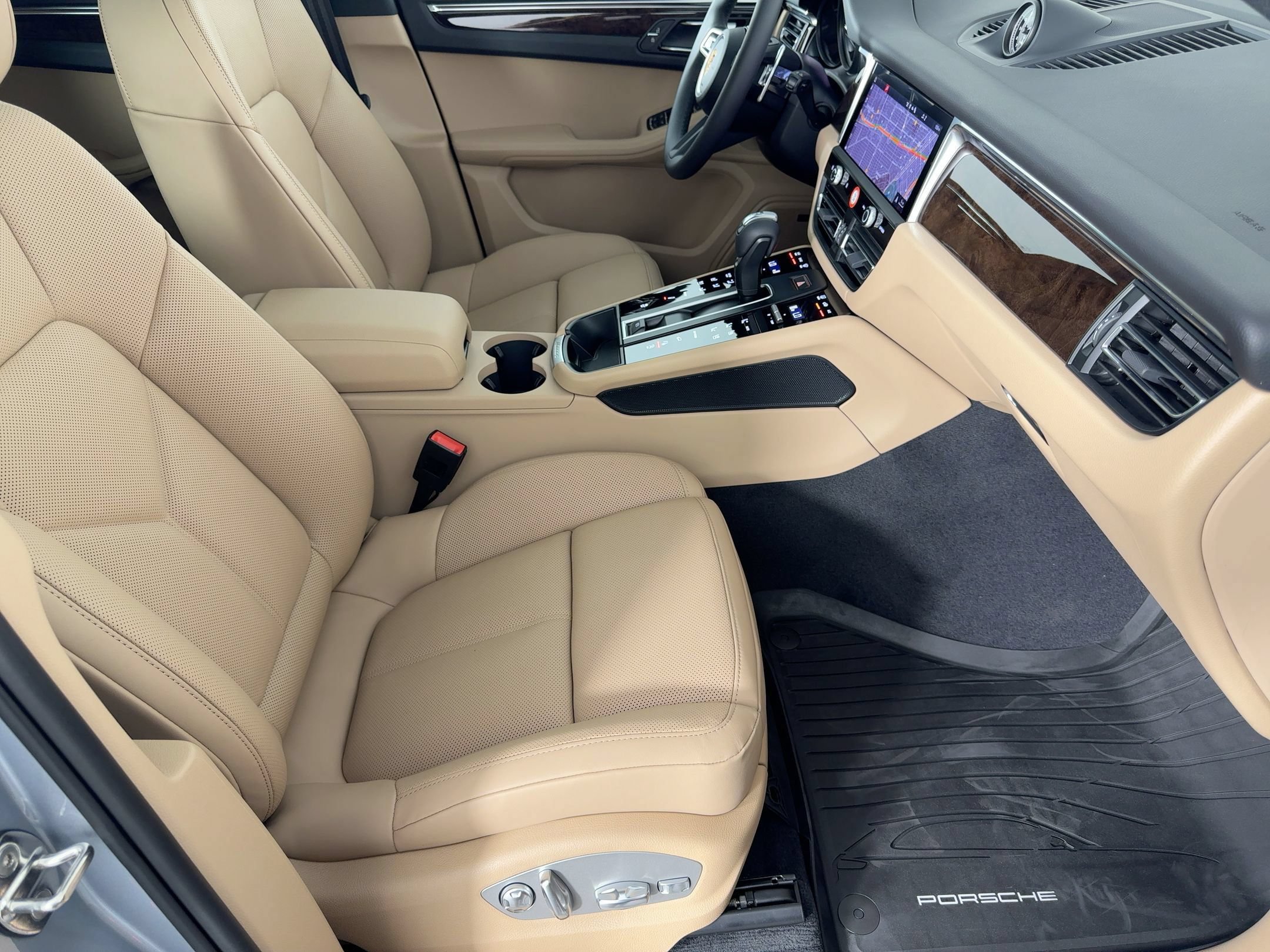 Certified 2026 Porsche Macan S AWD/4WD image 30