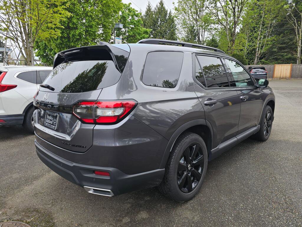 Used 2025 Honda Pilot Black Edition image 7