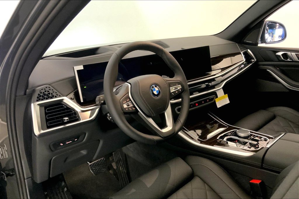New 2026 BMW X5 xDrive50e w/ Climate Comfort Package AWD/4WD image 4