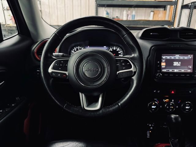 Used 2016 Jeep Renegade Trailhawk w/ Premium Trailhawk Package image 24