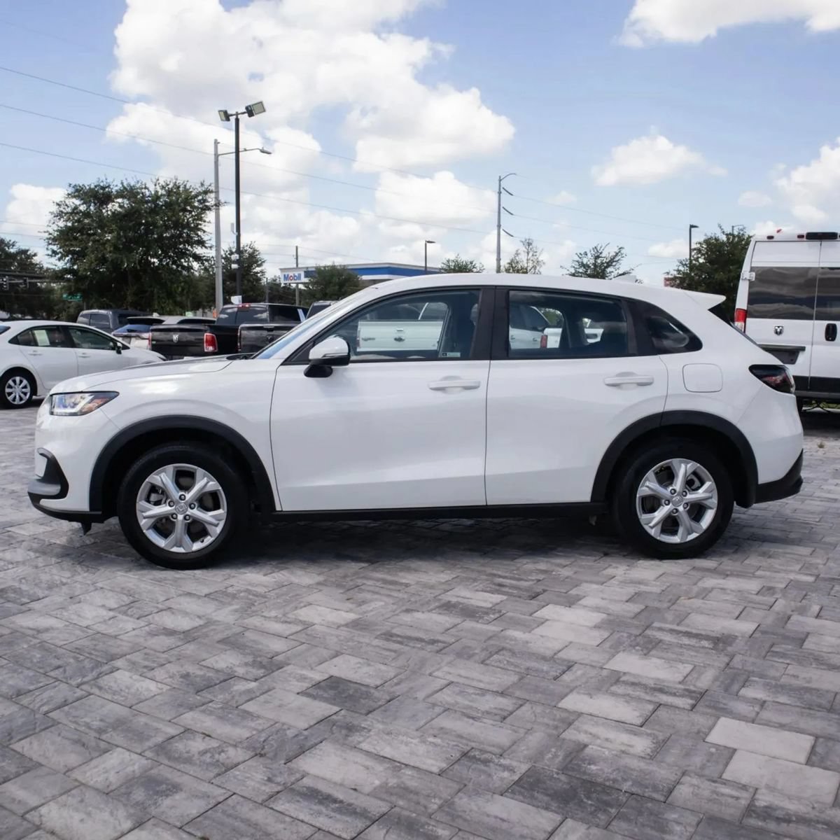 Used 2024 Honda HR-V LX image 4