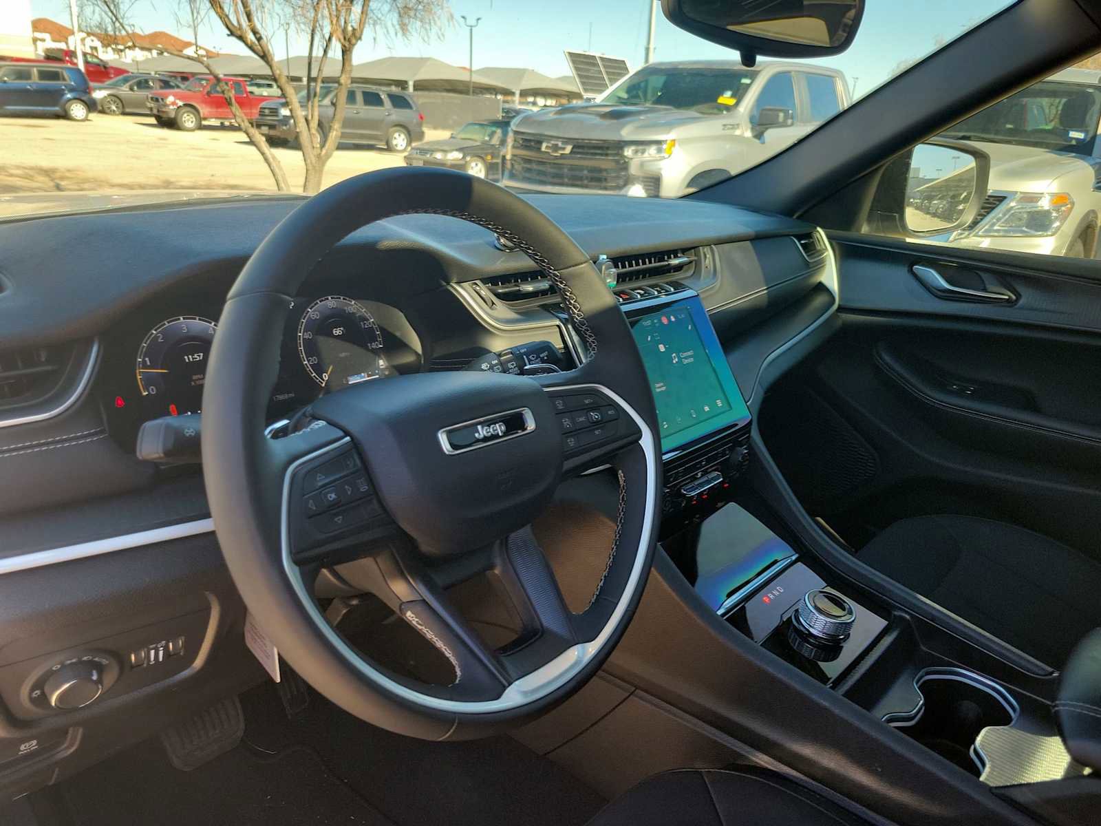 Used 2024 Jeep Grand Cherokee Laredo X w/ Luxury Tech Group I image 2