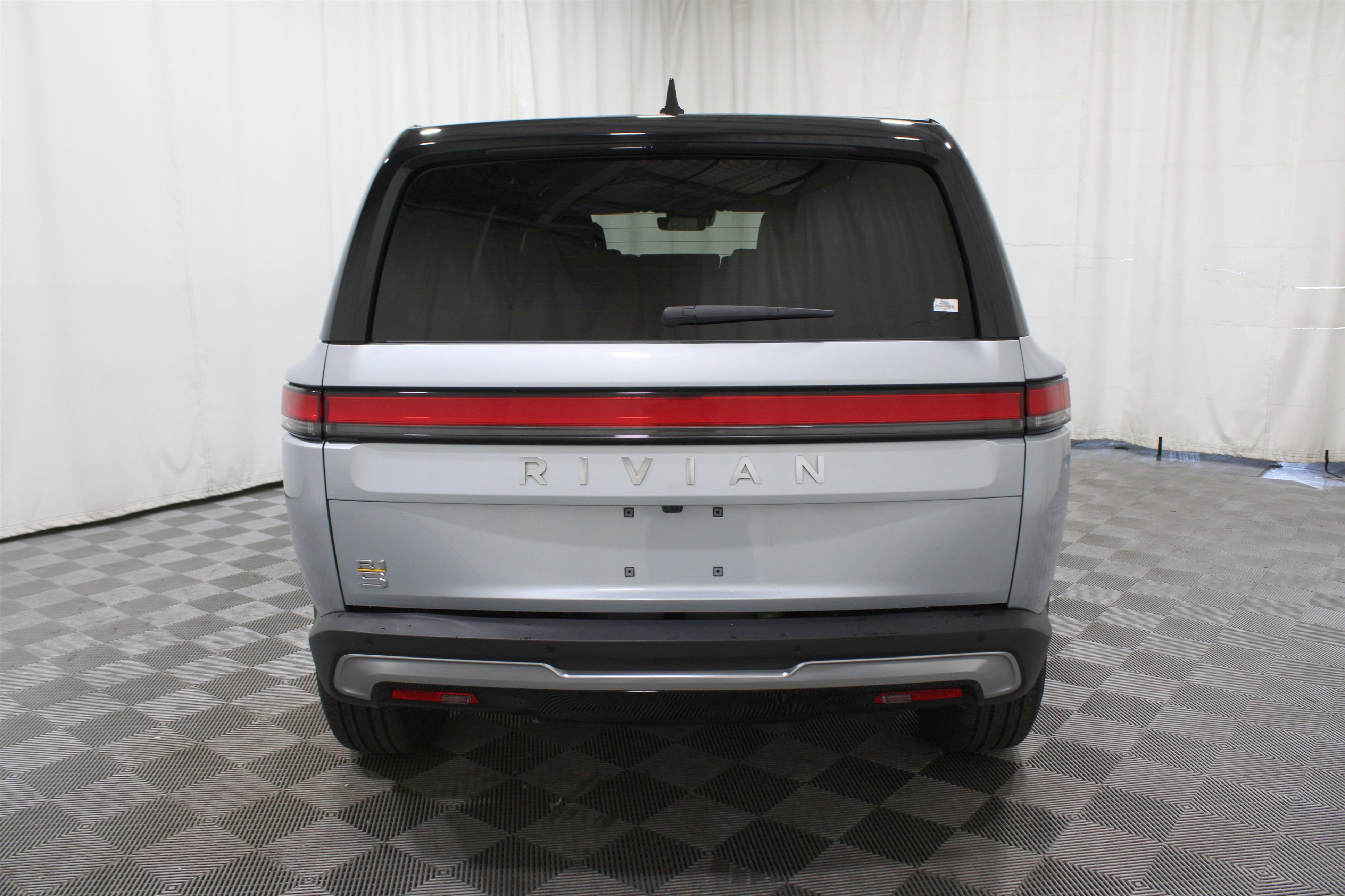 Used 2023 Rivian R1S Adventure image 29