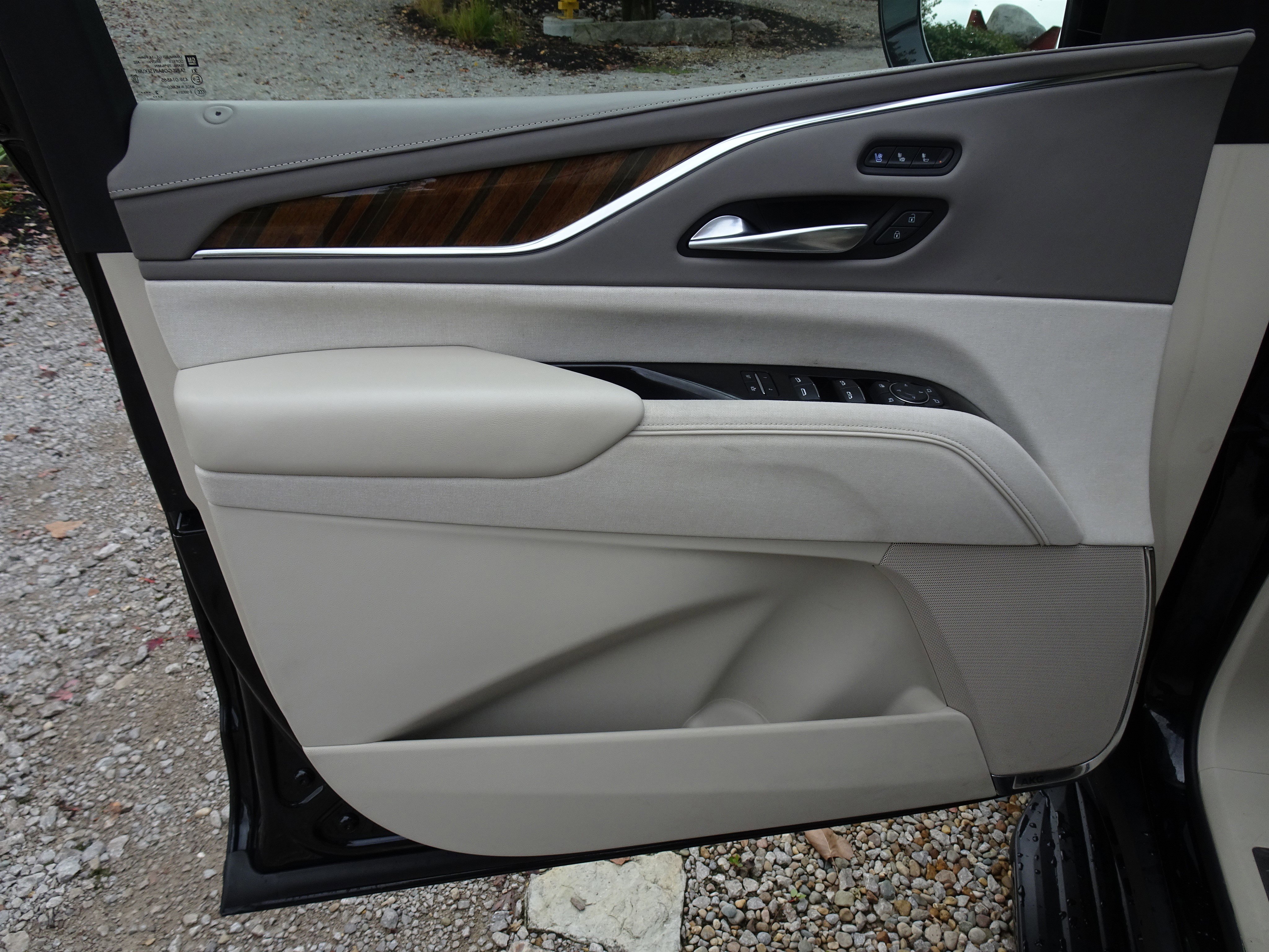 Used 2023 Cadillac Escalade Sport Platinum image 17