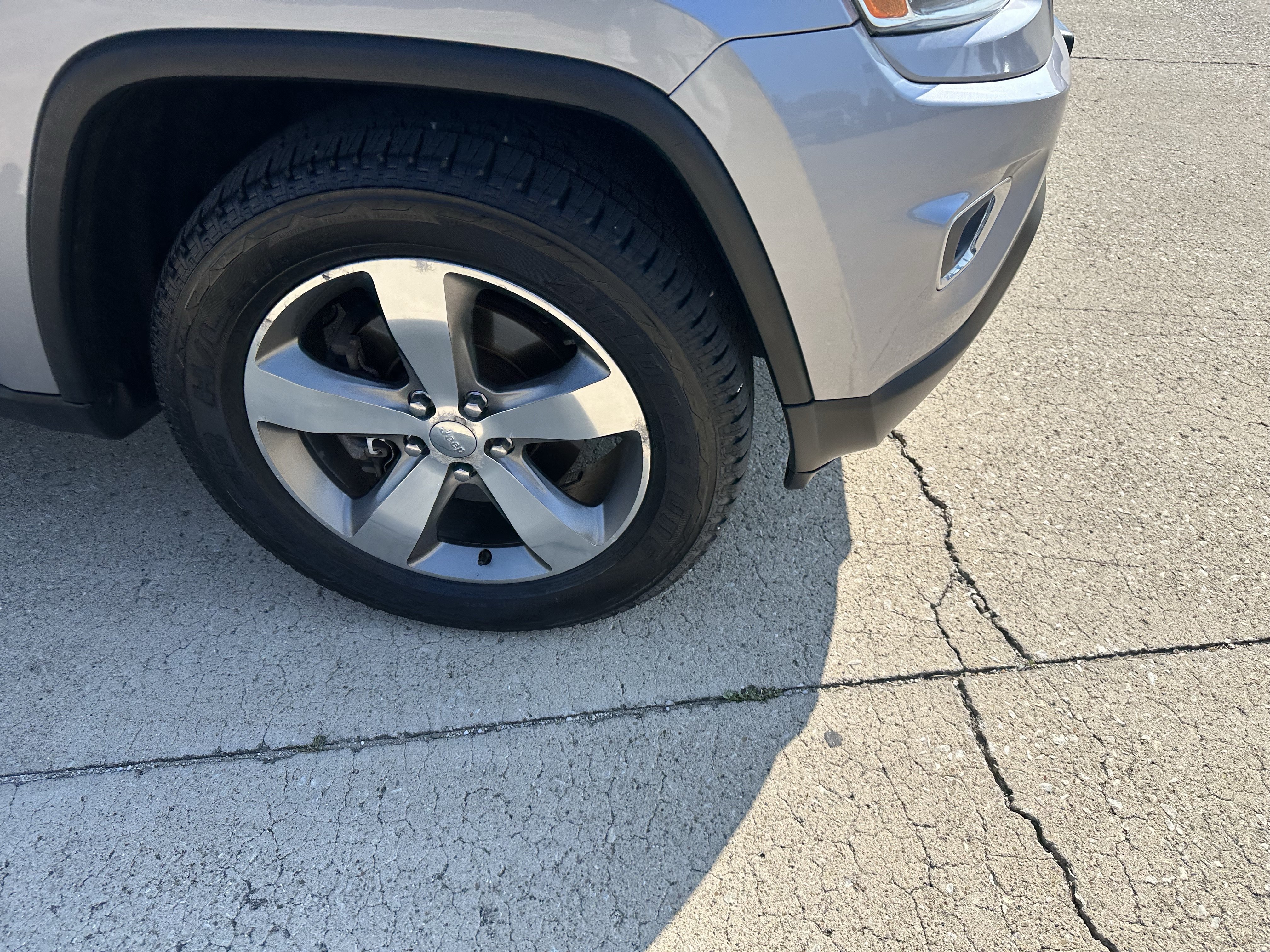 Used 2014 Jeep Grand Cherokee Limited w/ Trailer Tow Group IV AWD/4WD image 2