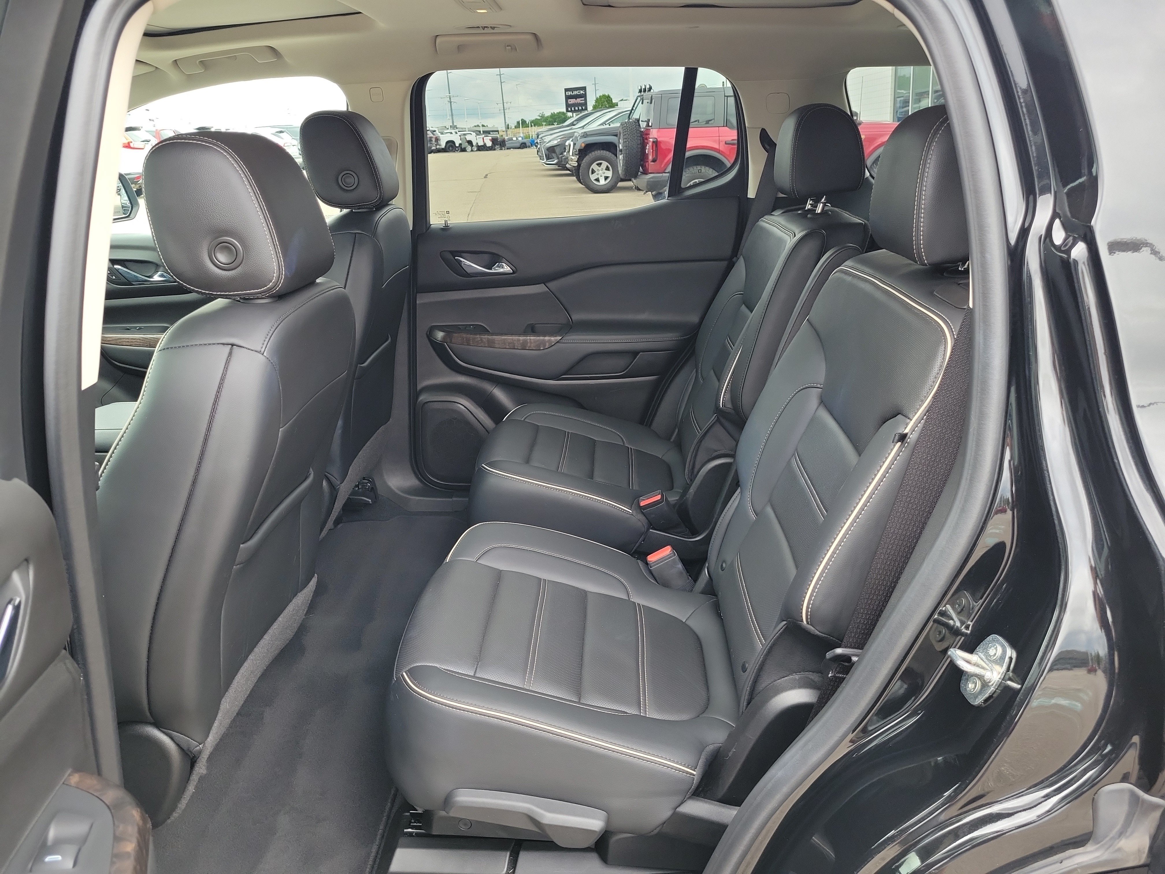 Used 2022 GMC Acadia Denali w/ Denali Ultimate Package AWD/4WD image 13