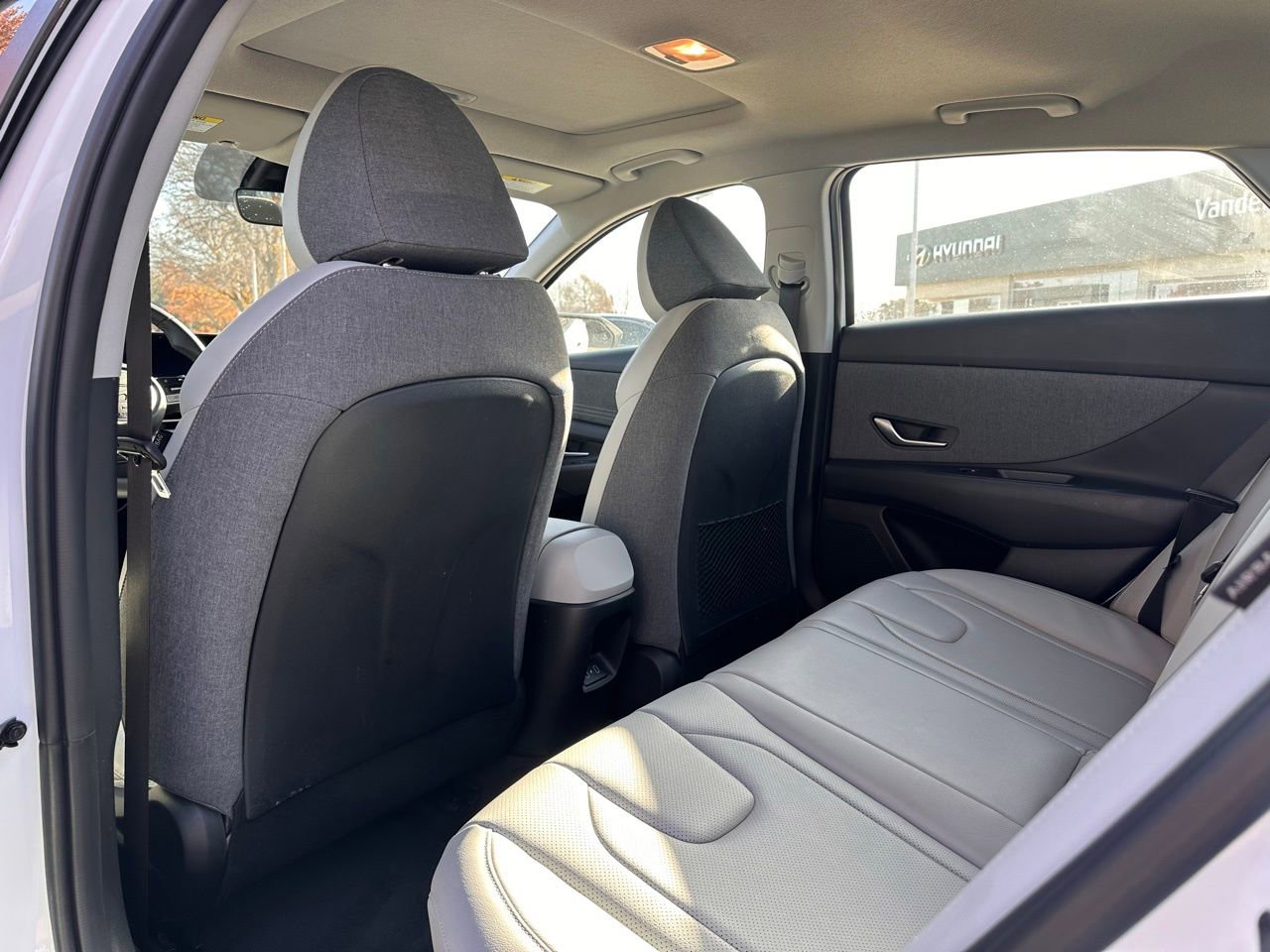 Certified 2025 Hyundai Elantra Limited image 17