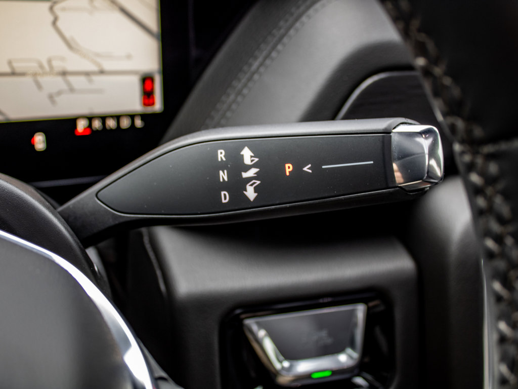 Used 2025 GMC Yukon XL Denali w/ Sun & Power Step Package image 31