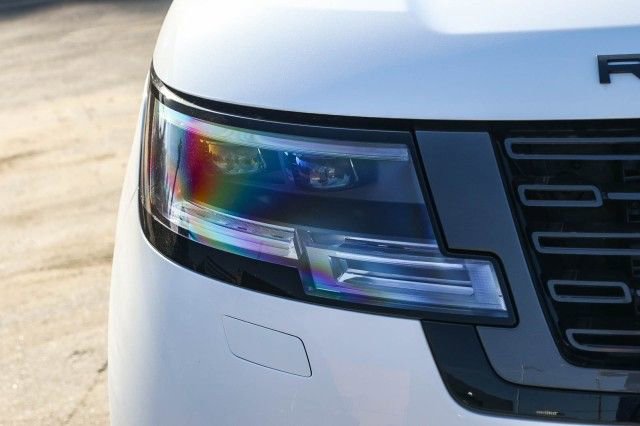 New 2025 Land Rover Range Rover Long Wheelbase SE image 11