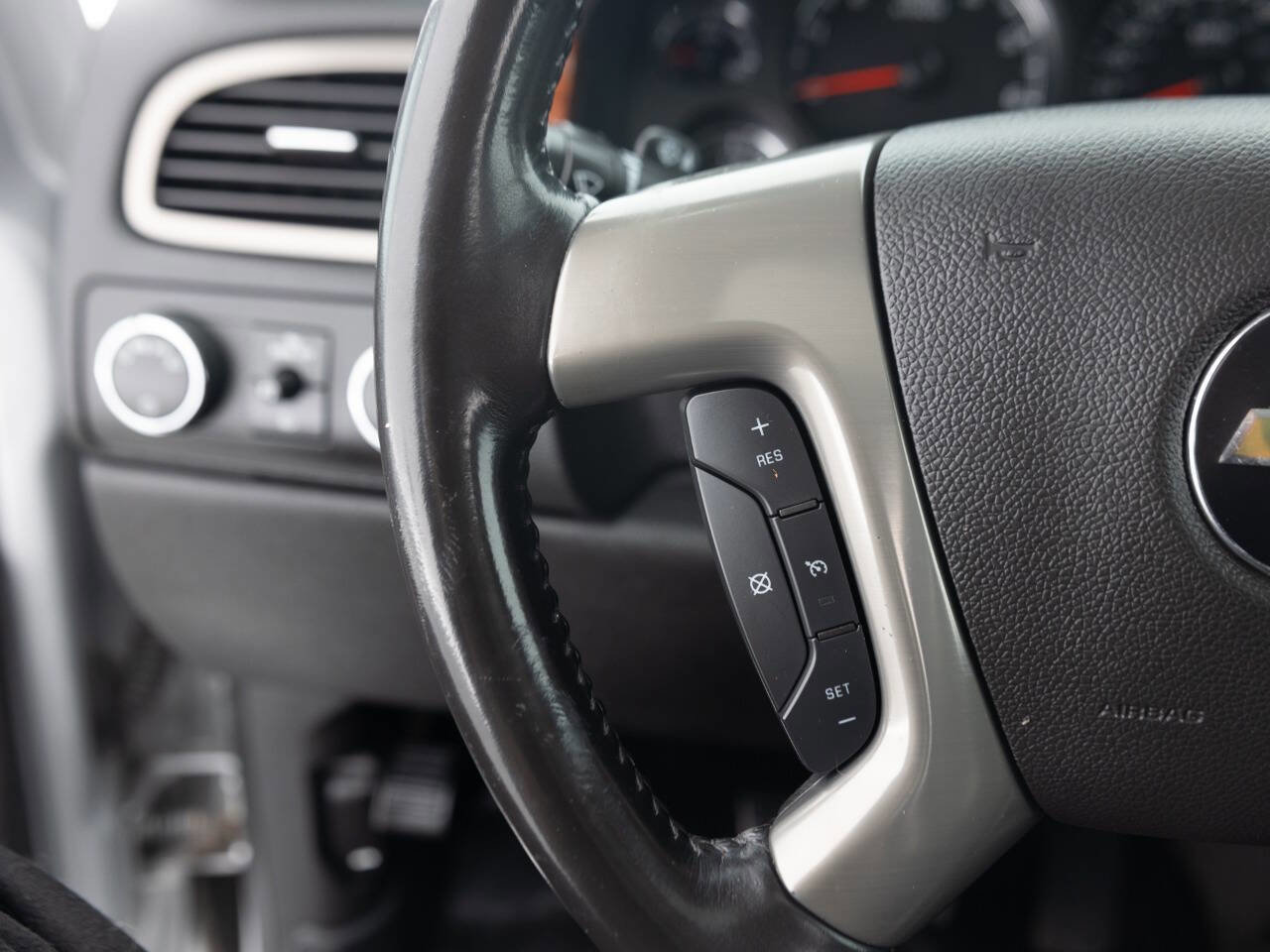 Used 2013 Chevrolet Suburban LT w/ Luxury Package AWD/4WD image 45