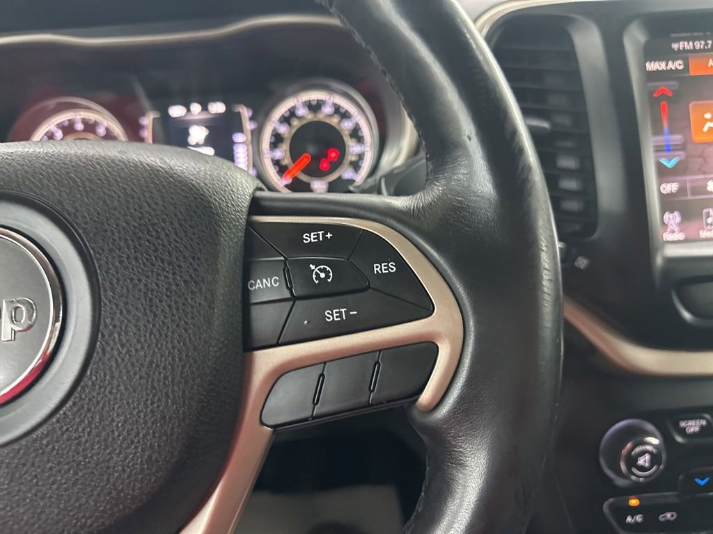 Used 2015 Jeep Cherokee Latitude w/ Cold Weather Group AWD/4WD image 36