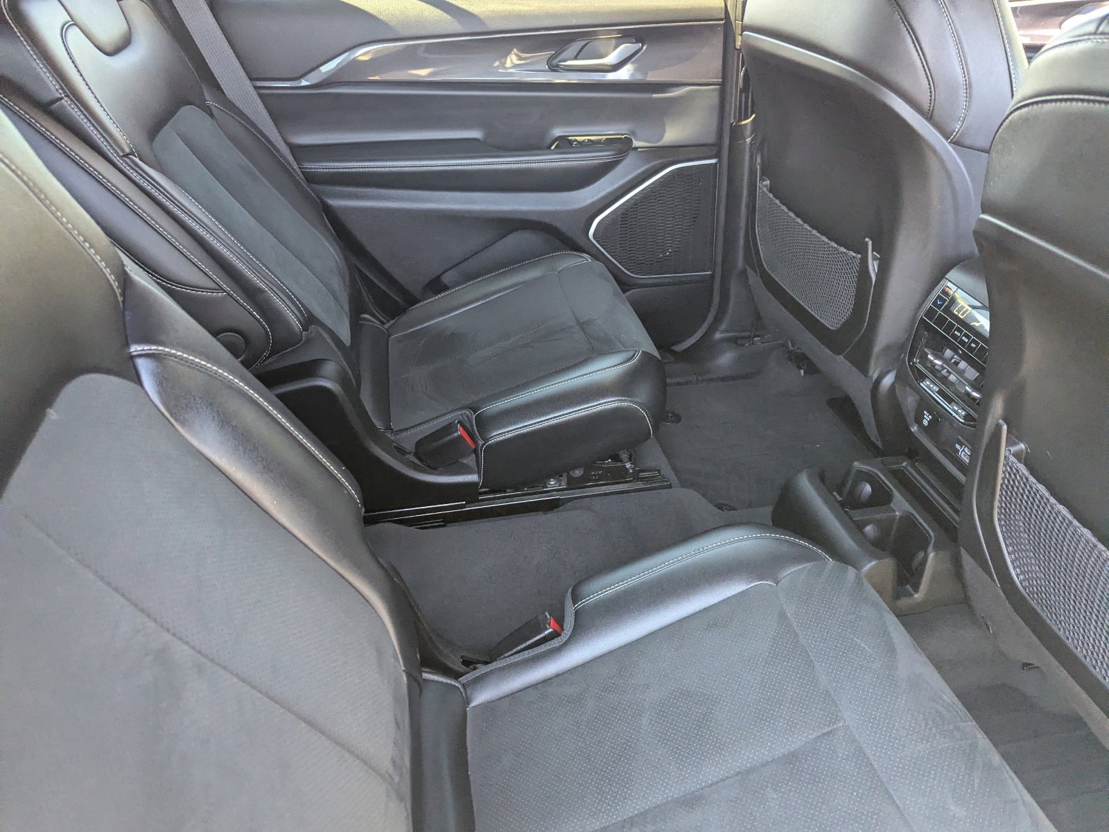 Used 2021 Jeep Grand Cherokee L Altitude image 14