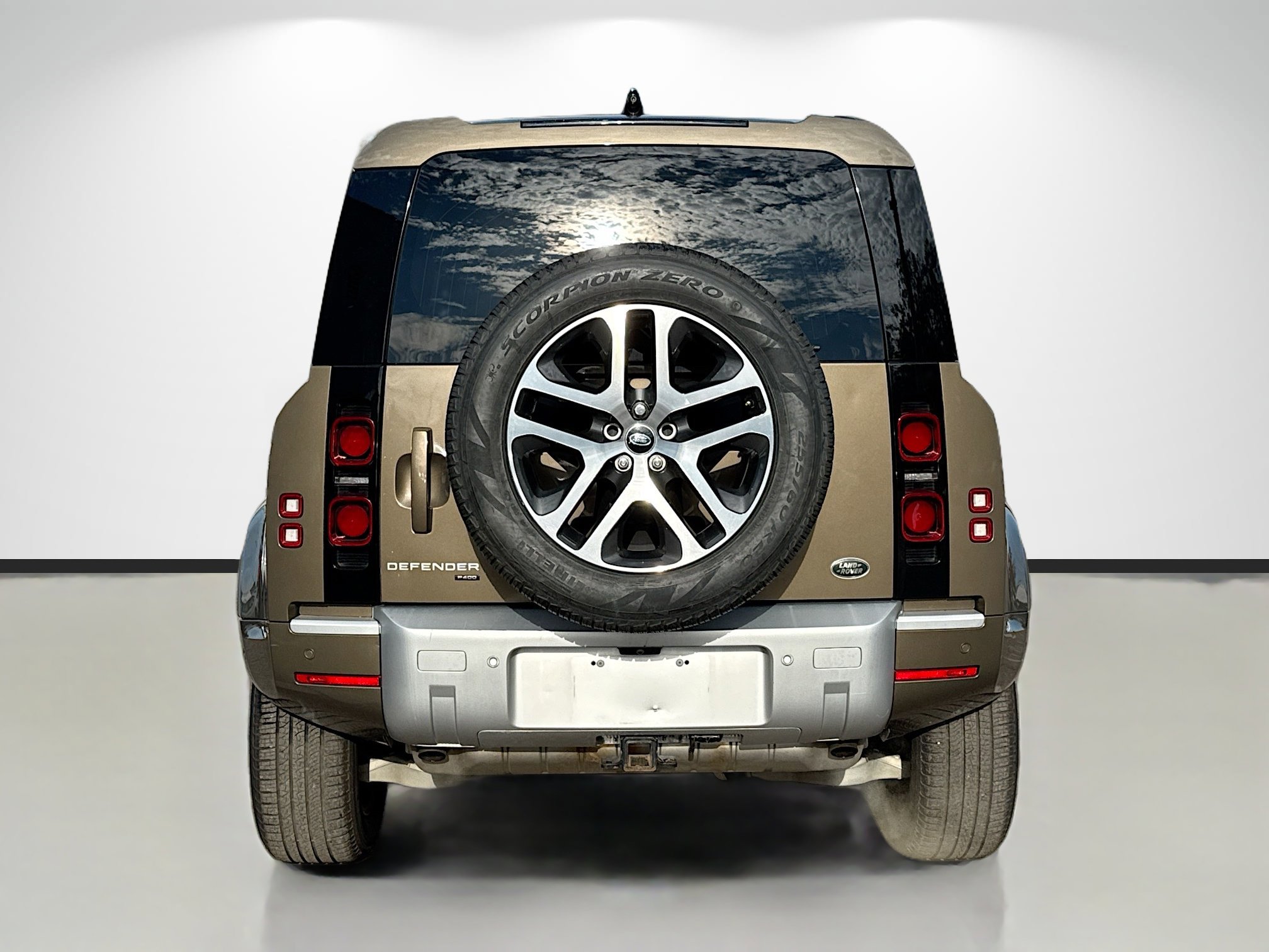 Certified 2022 Land Rover Defender 110 XS Edition image 4