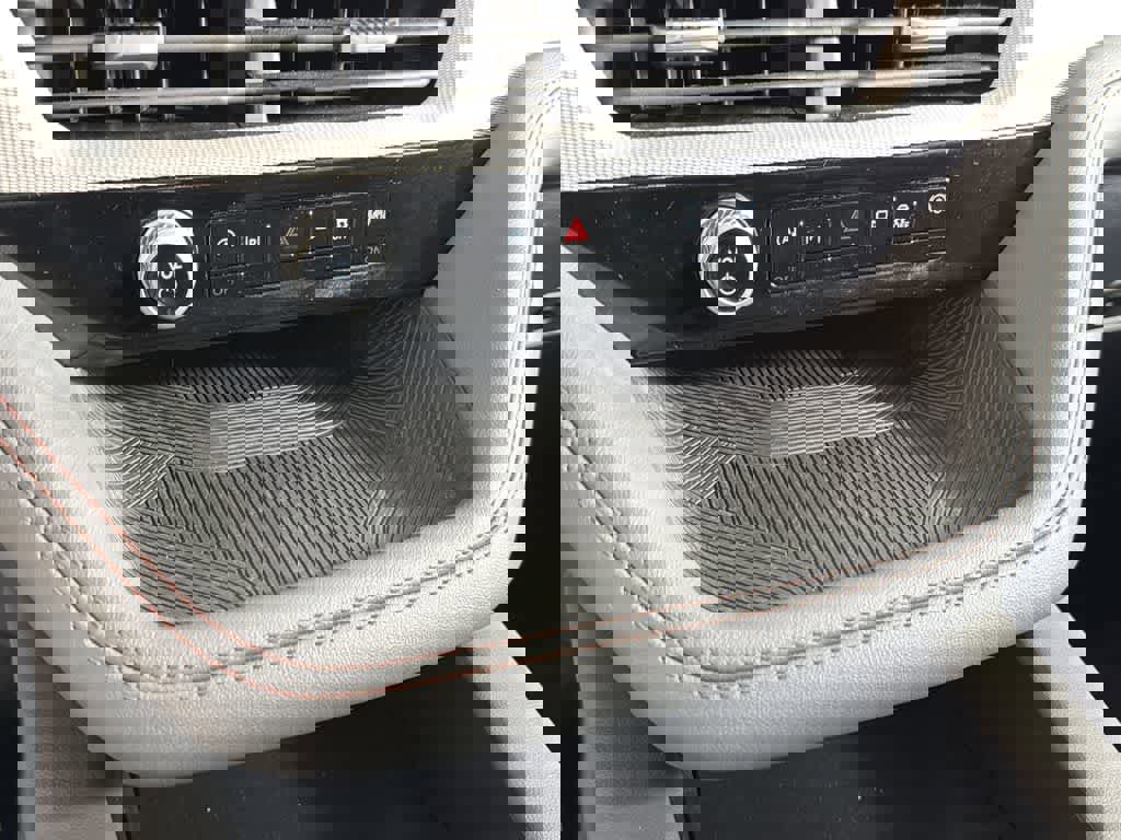 Used 2025 Ford Explorer Active image 61