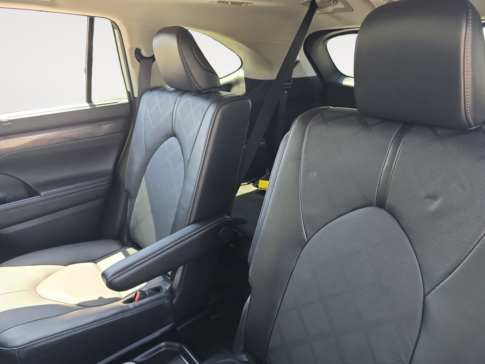 Certified 2025 Toyota Highlander Platinum AWD/4WD image 13