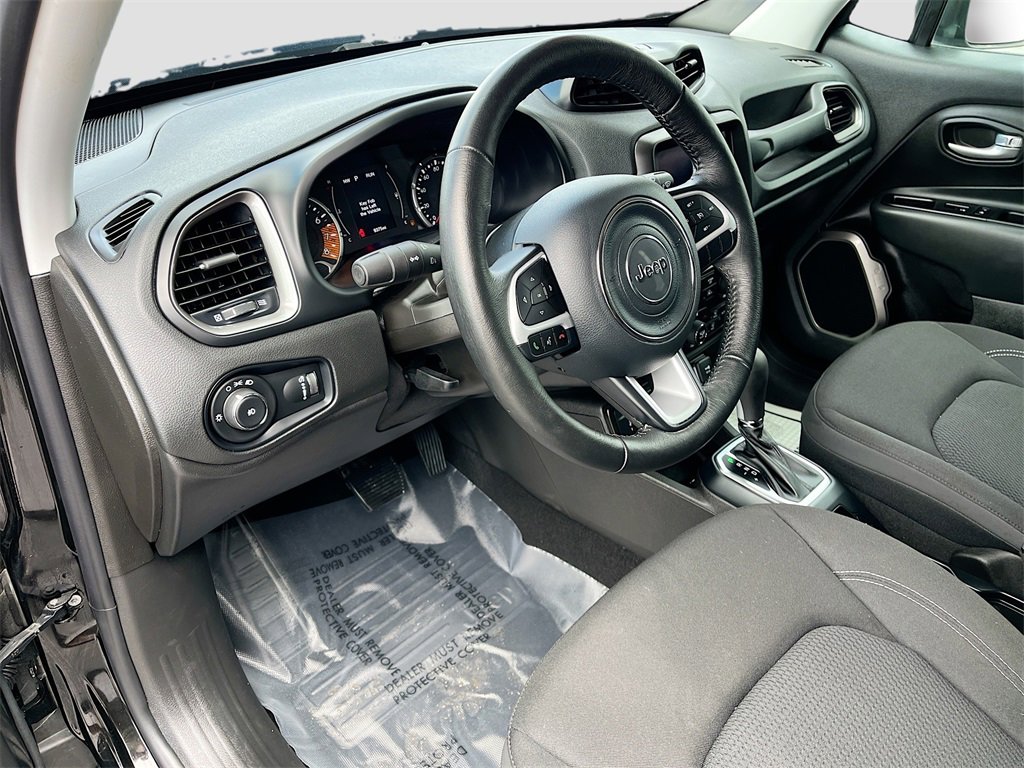 Used 2023 Jeep Renegade Latitude w/ Premium Group image 9