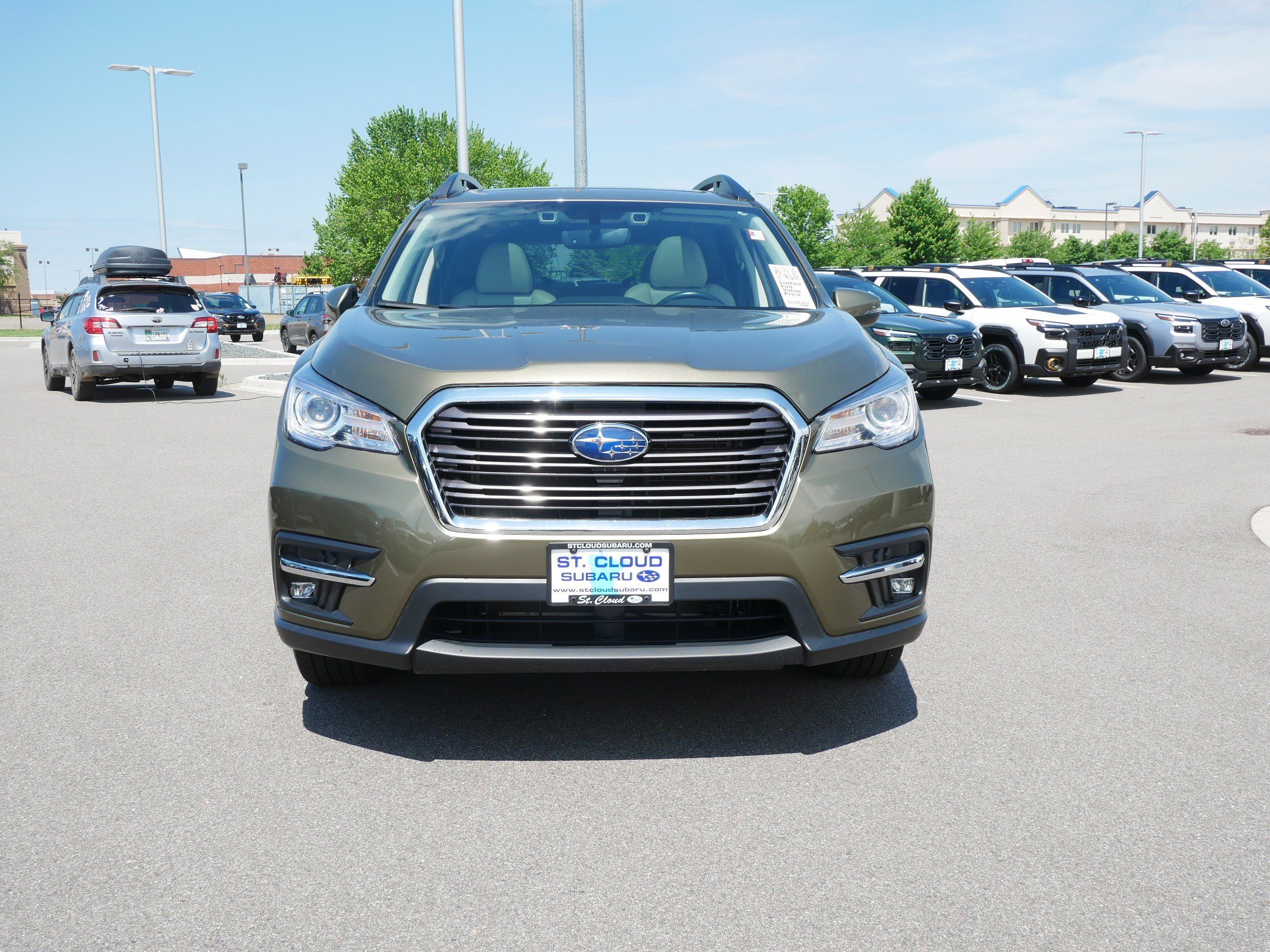 Used 2022 Subaru Ascent Limited w/ Technology Package AWD/4WD image 2