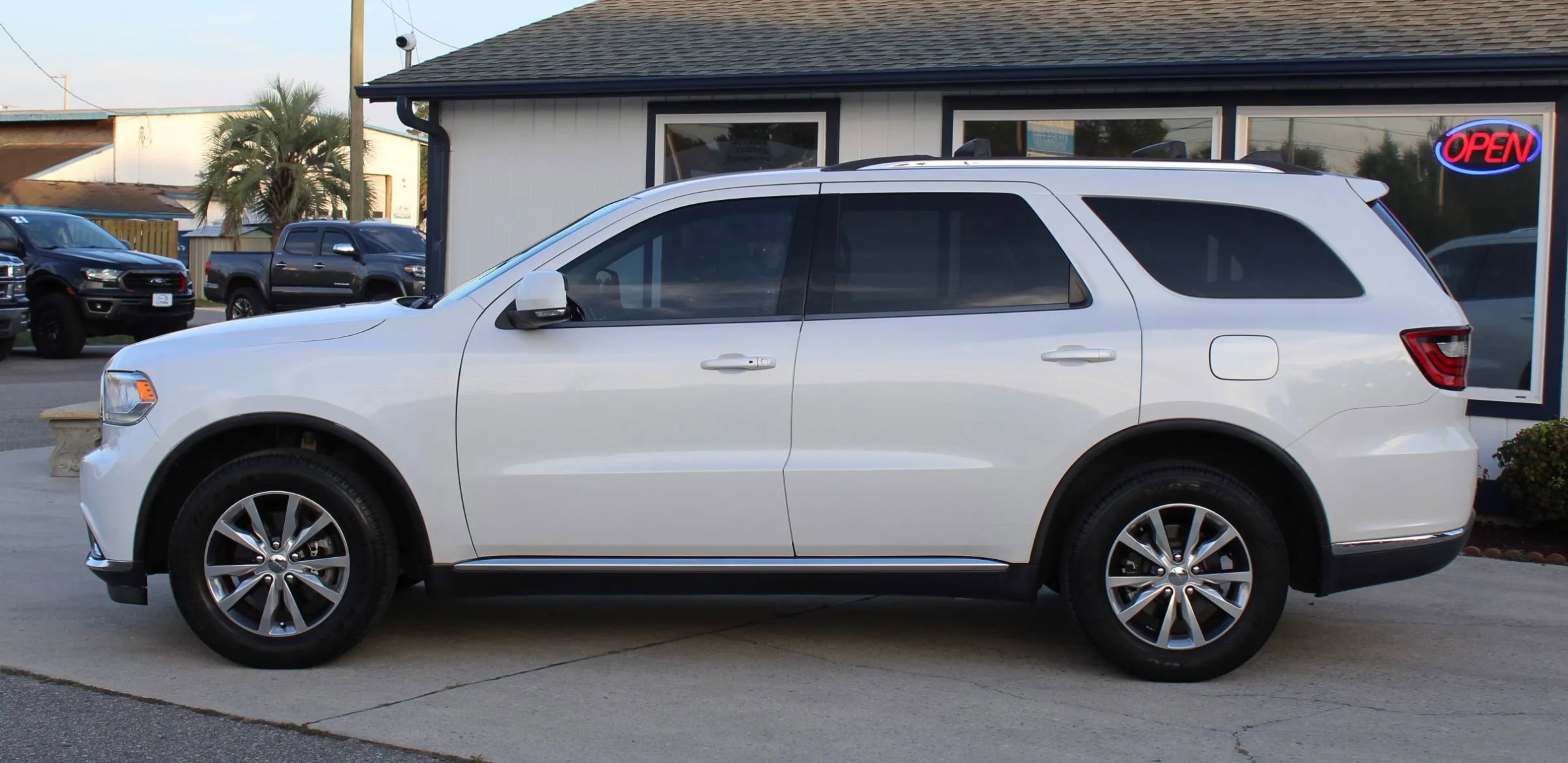 Used 2016 Dodge Durango Limited w/ Nav & Power Liftgate Group image 2