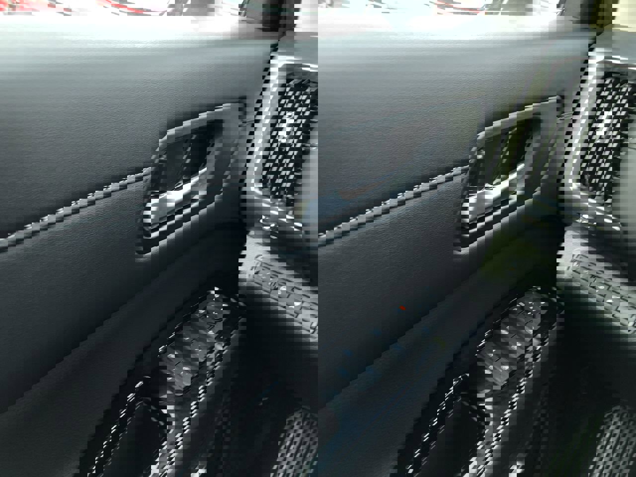 New 2025 Nissan Pathfinder SL image 22