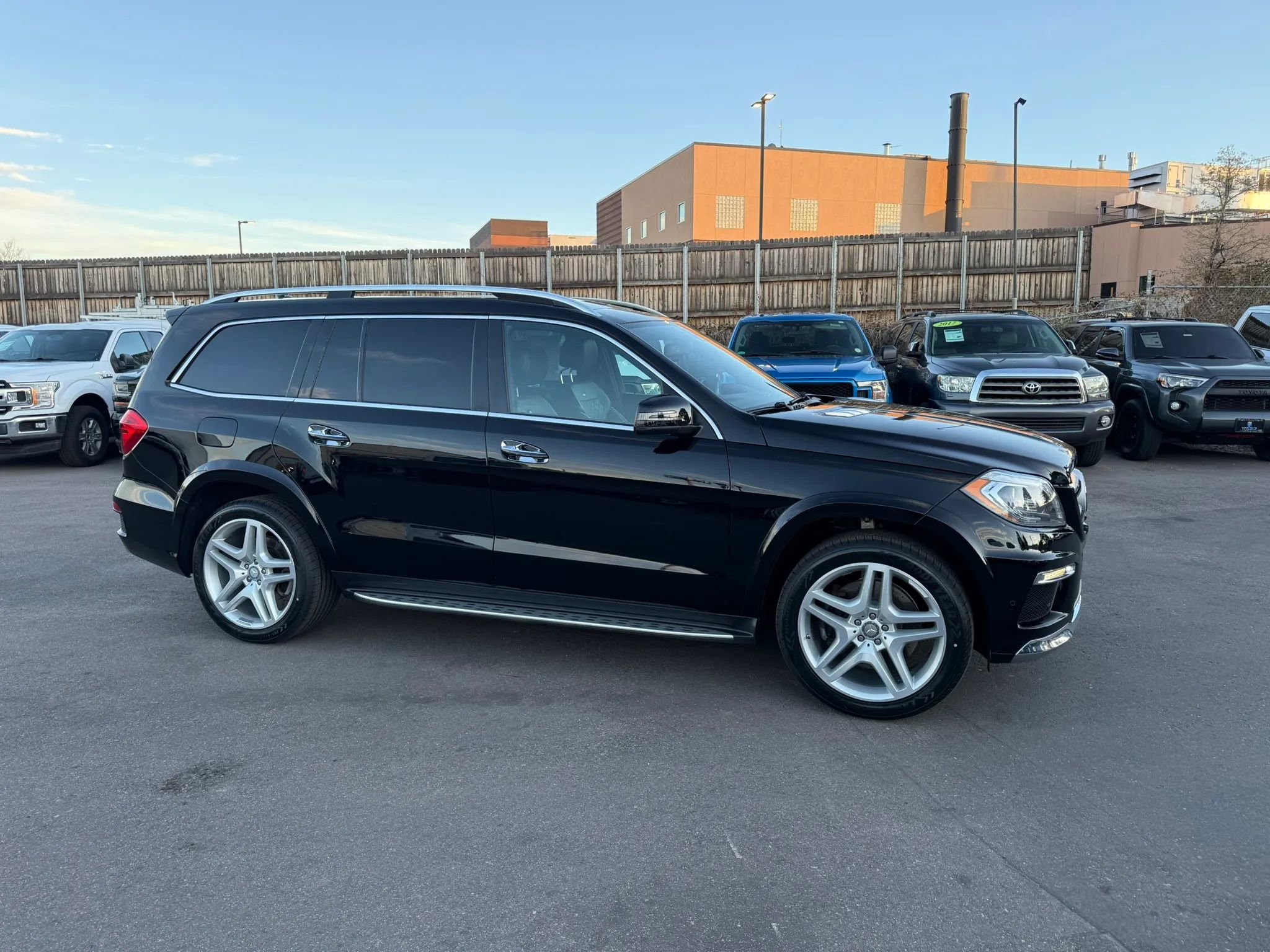 Used 2015 Mercedes-Benz GL 550 4MATIC image 11