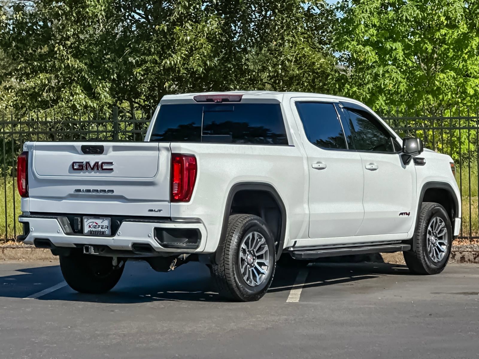 Used 2020 GMC Sierra 1500 AT4 w/ AT4 Premium Package AWD/4WD image 3