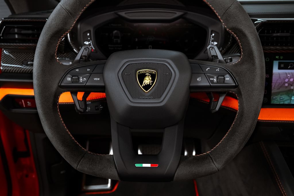 Used 2025 Lamborghini Urus SE AWD/4WD image 26