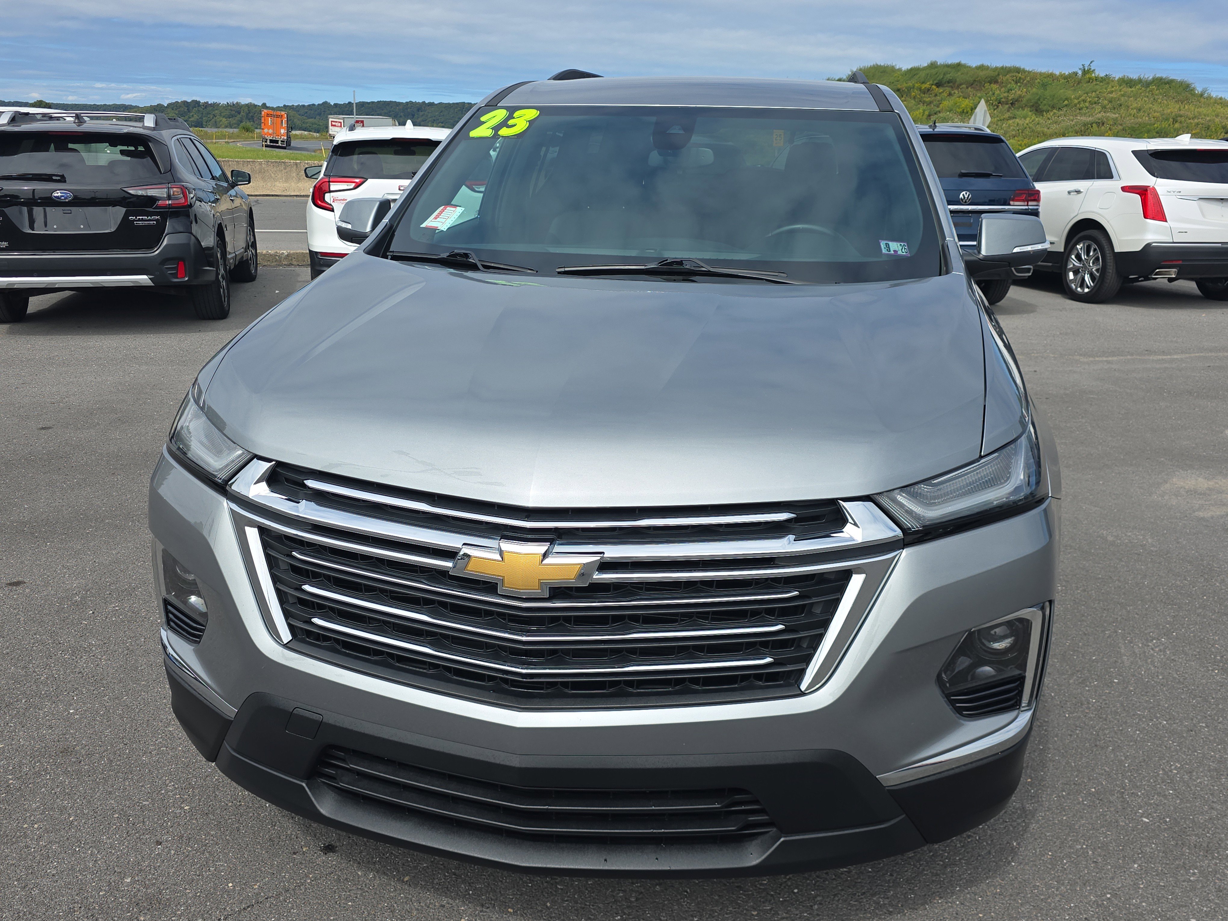 Used 2023 Chevrolet Traverse LT image 8