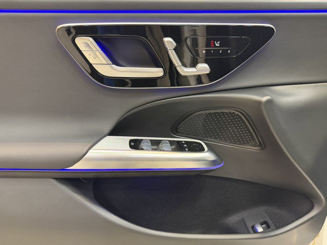 Used 2025 Mercedes-Benz E 350 Sedan image 9