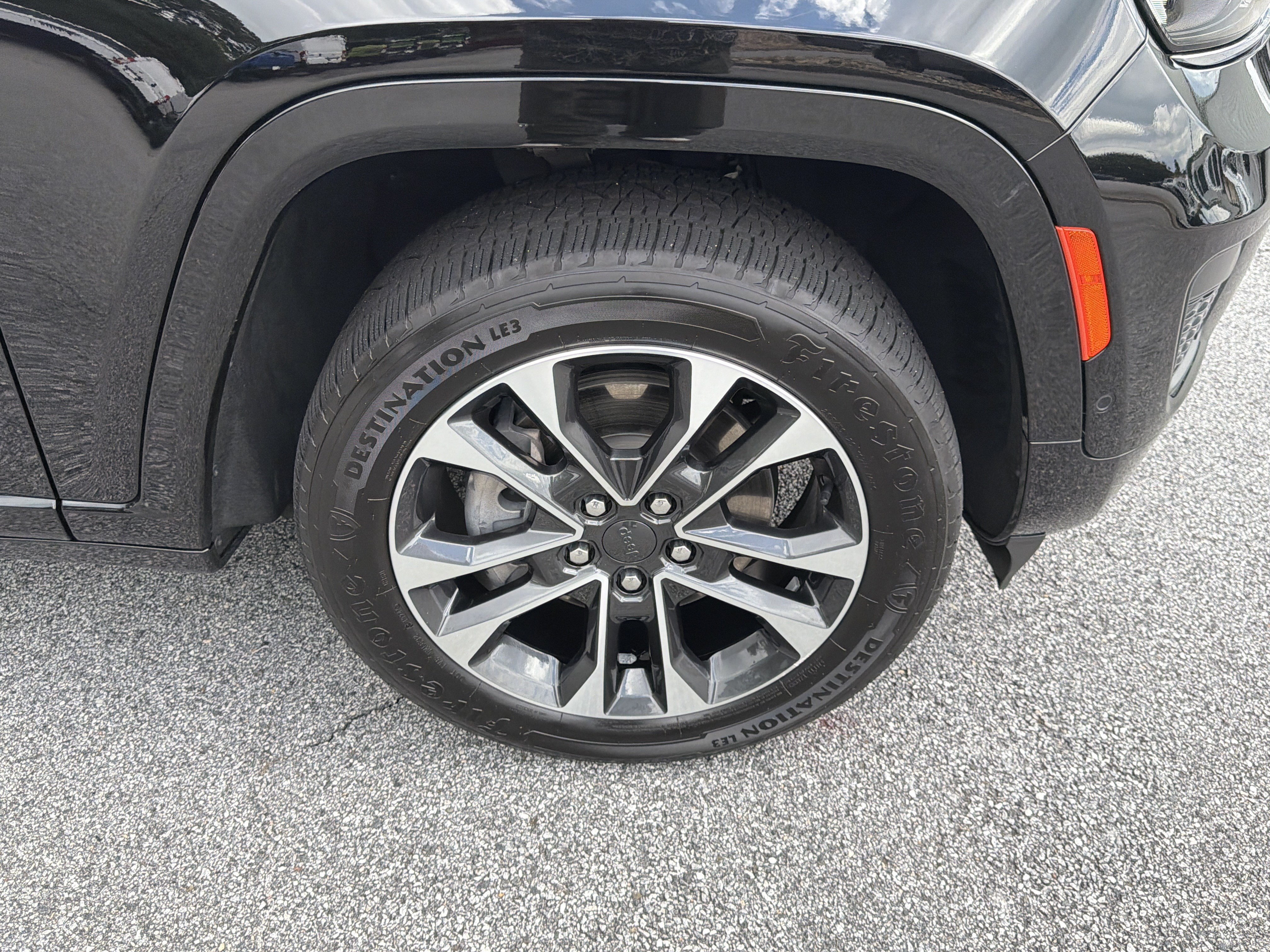 Used 2022 Jeep Grand Cherokee L Overland w/ Luxury Tech Group IV AWD/4WD image 14