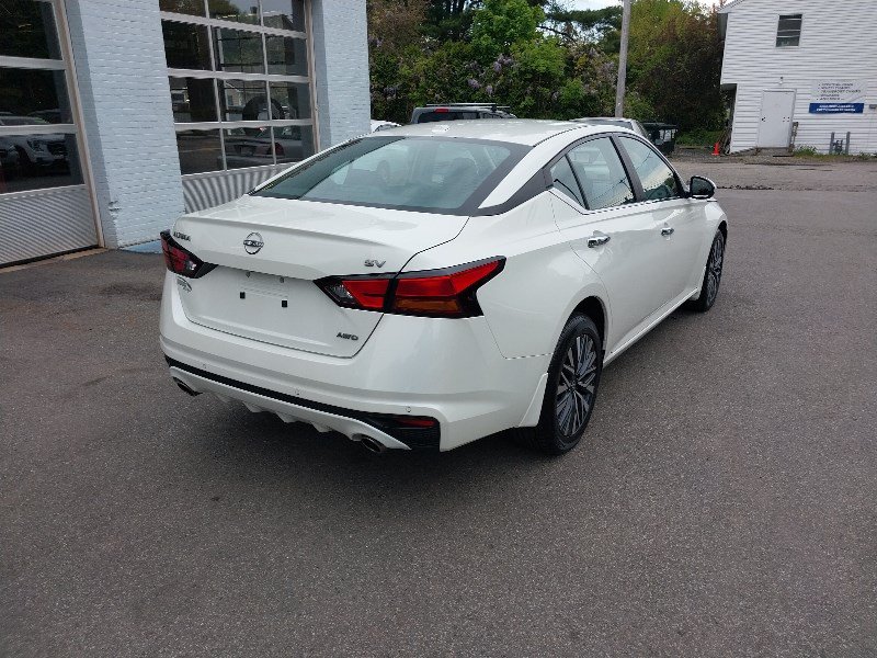 Used 2024 Nissan Altima 2.5 SV w/ SV Premium Package AWD/4WD image 8