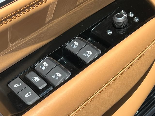 Used 2024 Jeep Grand Wagoneer L Series III w/ Rear Seat Video Group 1 AWD/4WD image 17
