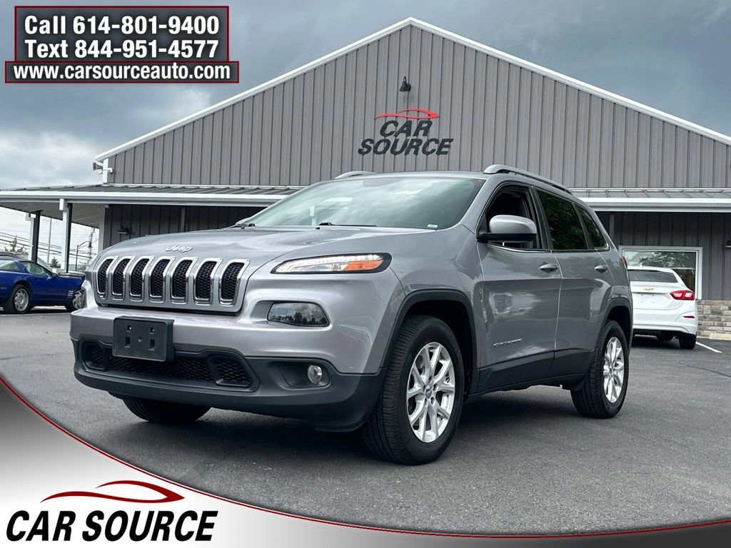 Used 2017 Jeep Cherokee Latitude w/ Comfort/Convenience Group AWD/4WD image 1