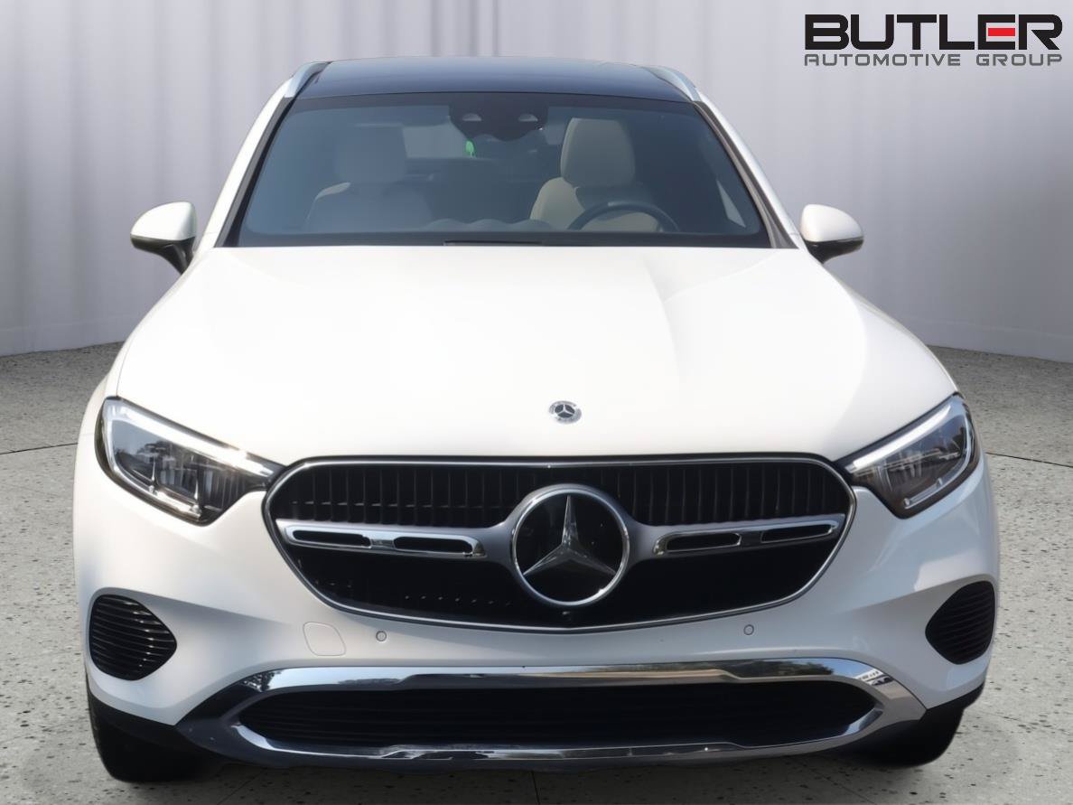 Used 2024 Mercedes-Benz GLC 300 4MATIC image 3