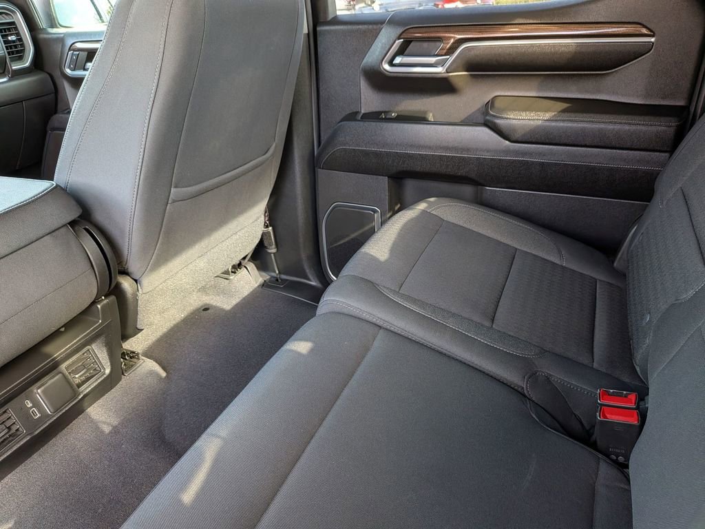 Used 2023 Chevrolet Silverado 1500 LT AWD/4WD image 35