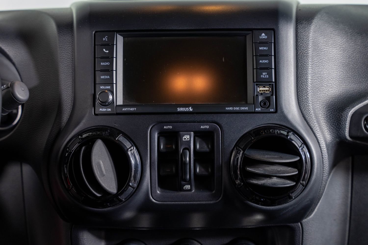 Used 2015 Jeep Wrangler Sahara image 36