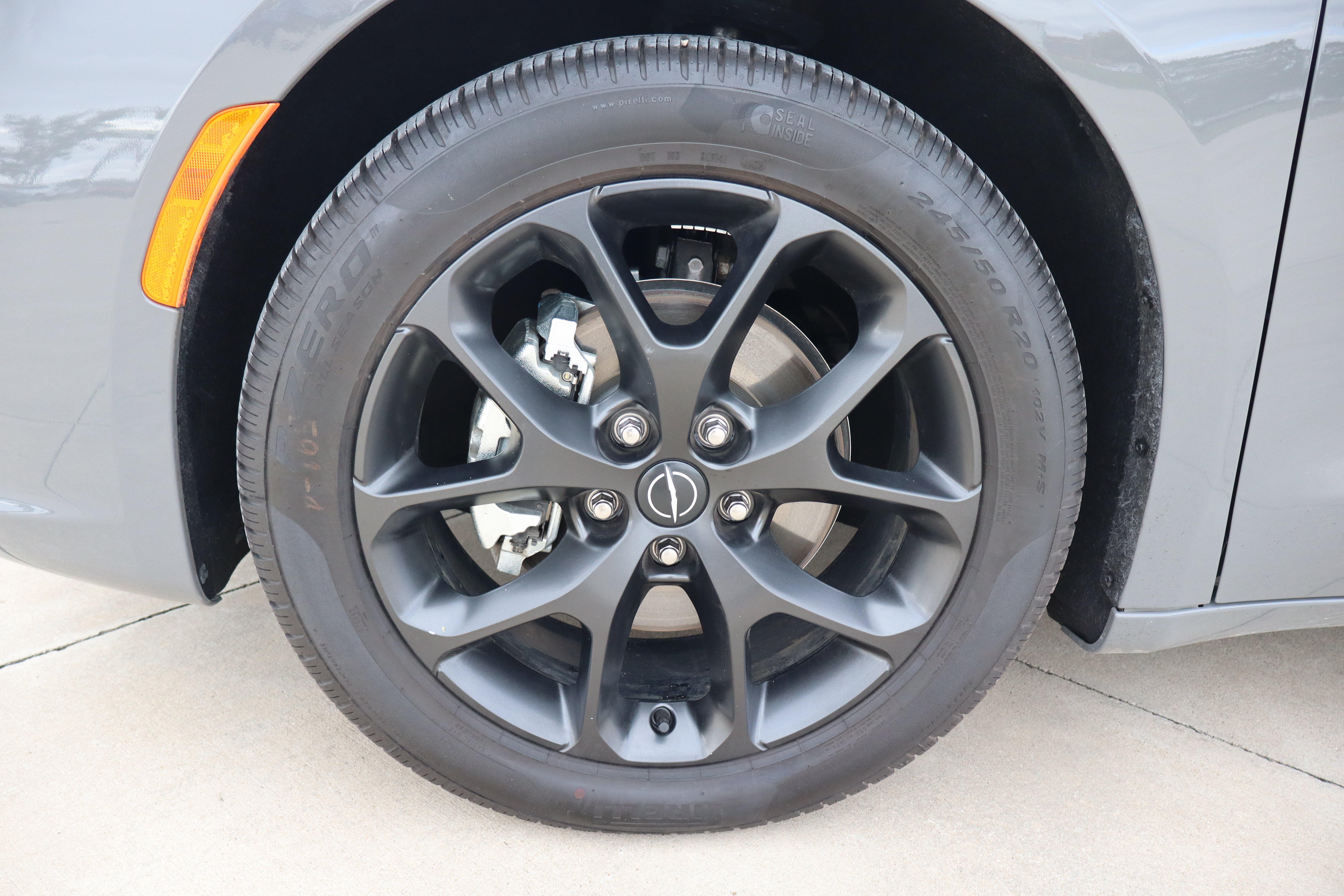 Used 2025 Chrysler Pacifica Limited FWD image 34