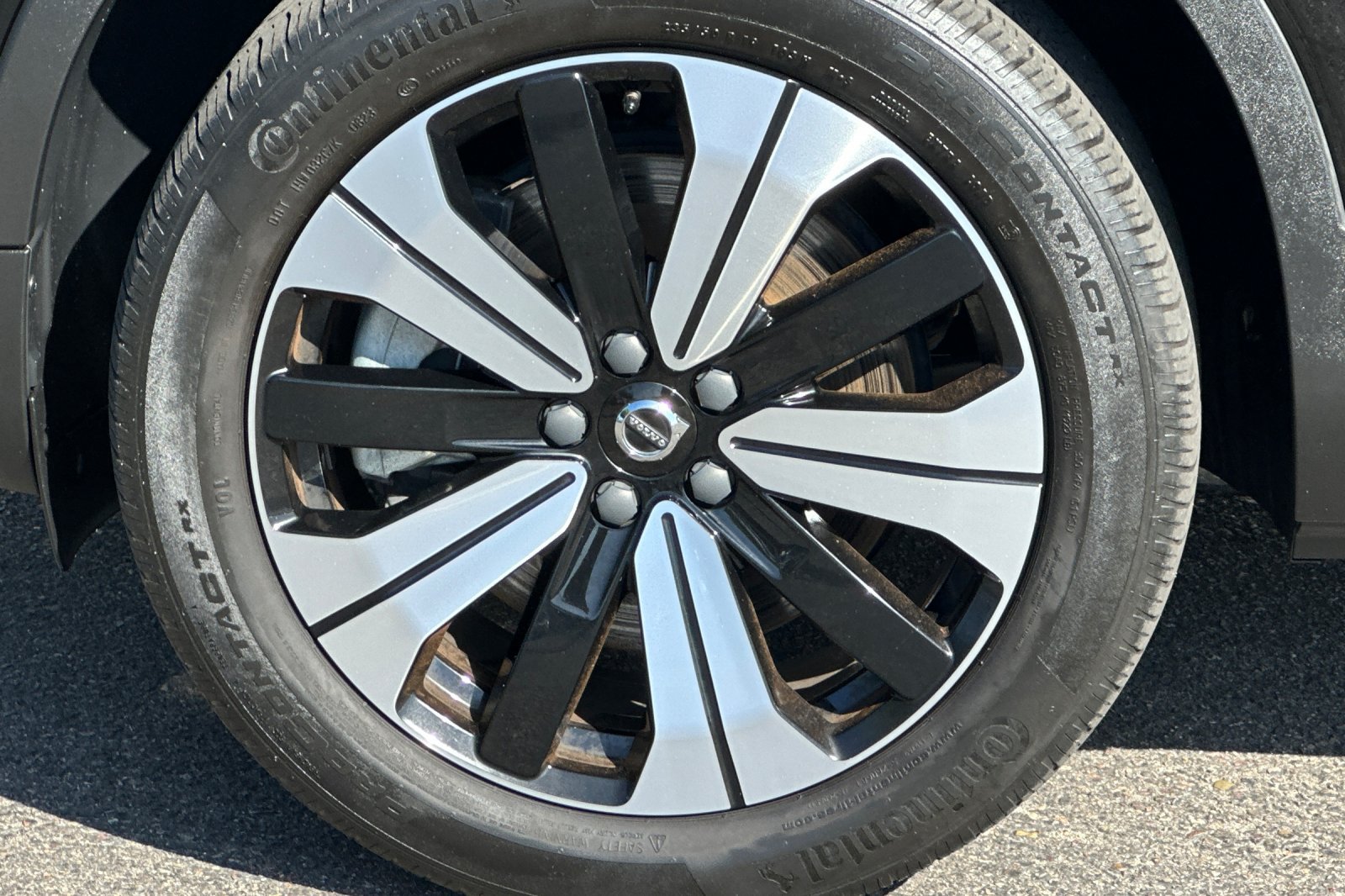 Certified 2023 Volvo C40 P8 Recharge Plus w/ Protection Package Premier AWD/4WD image 33