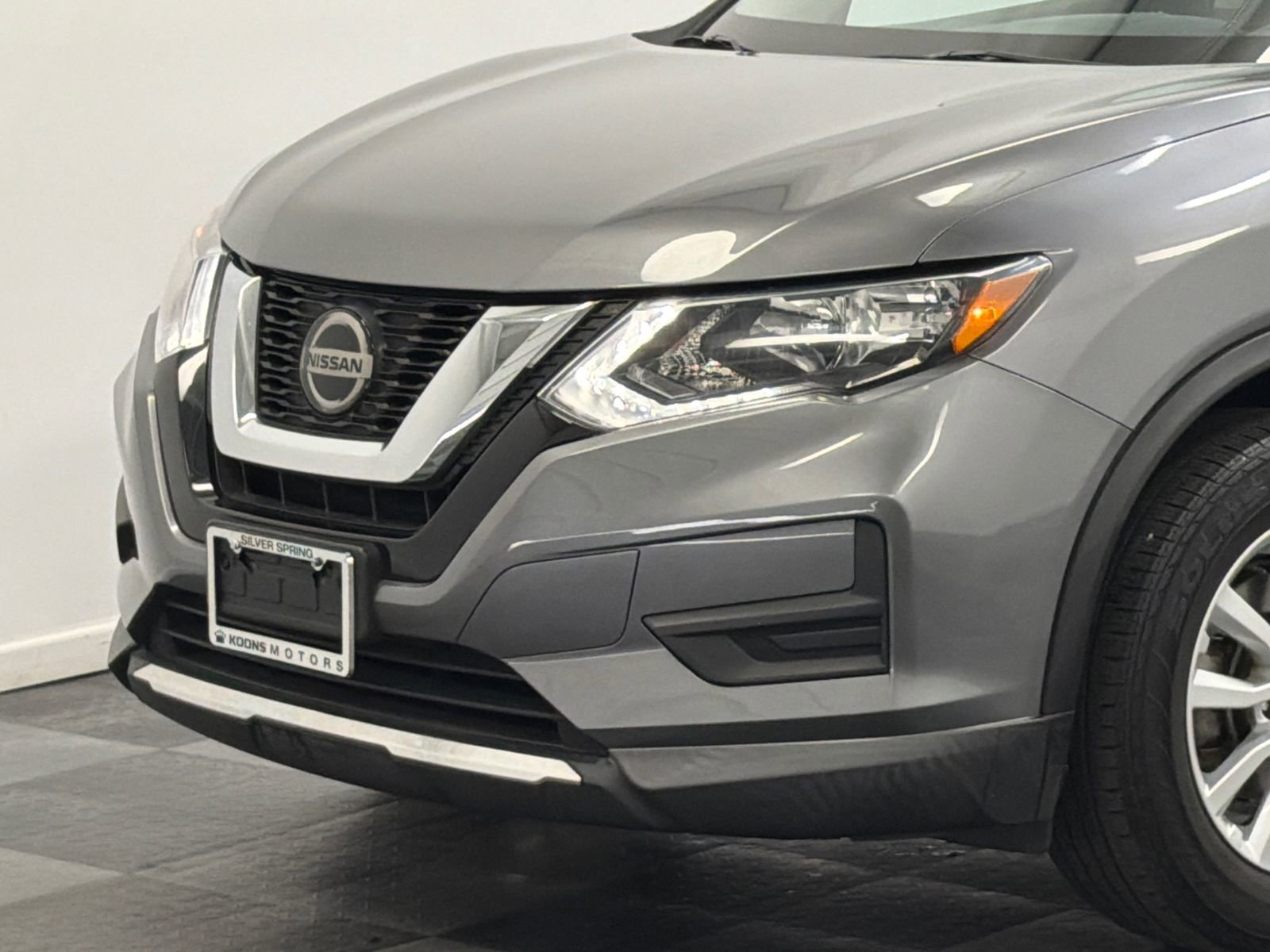 Used 2020 Nissan Rogue S w/ Special Edition Package AWD/4WD image 2