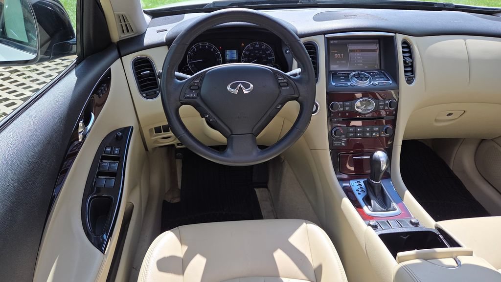 Used 2017 INFINITI QX50 AWD w/ Premium Package image 17