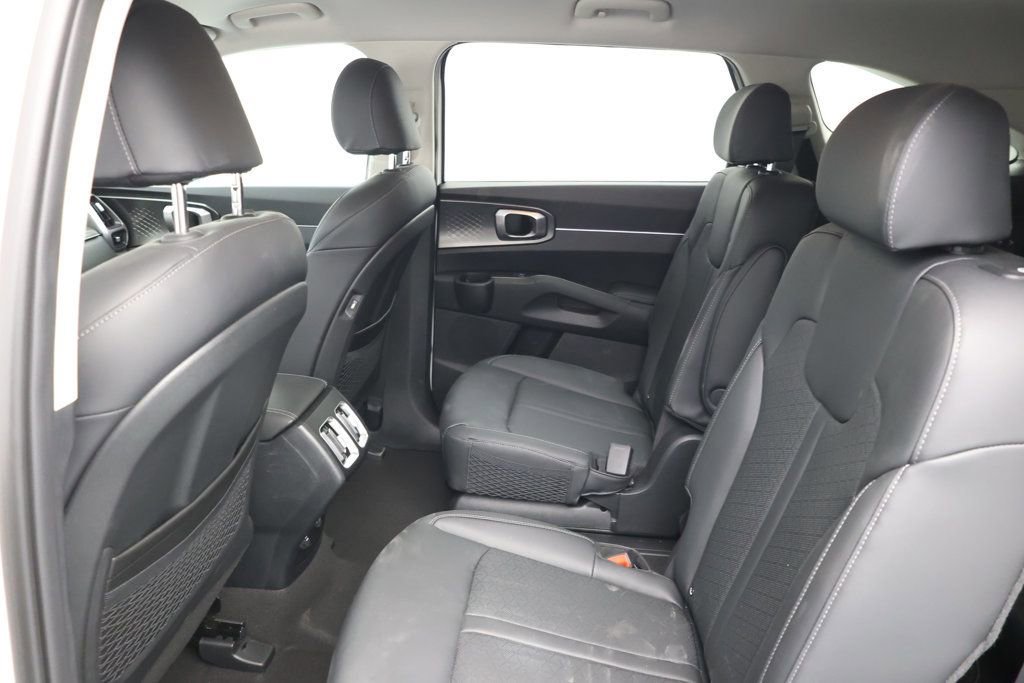 Used 2024 Kia Sorento EX image 16
