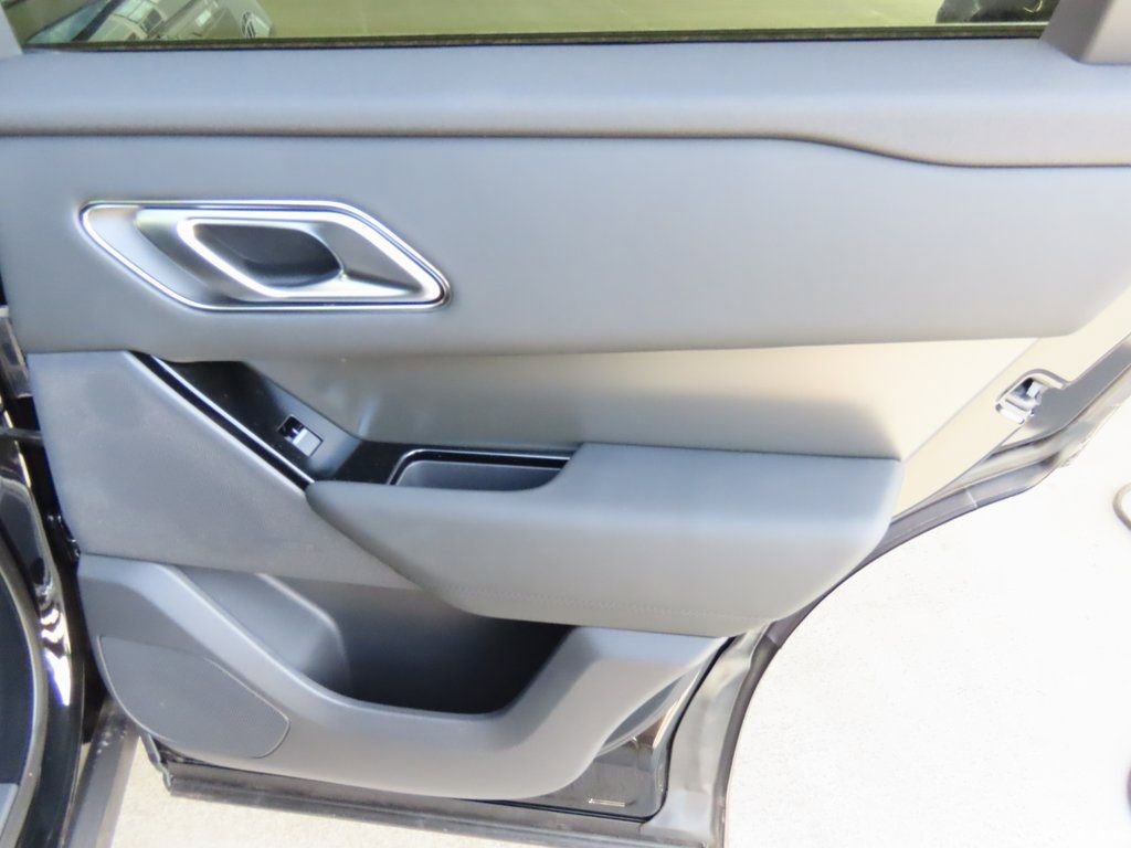 Used 2026 Land Rover Range Rover Velar S AWD/4WD image 15