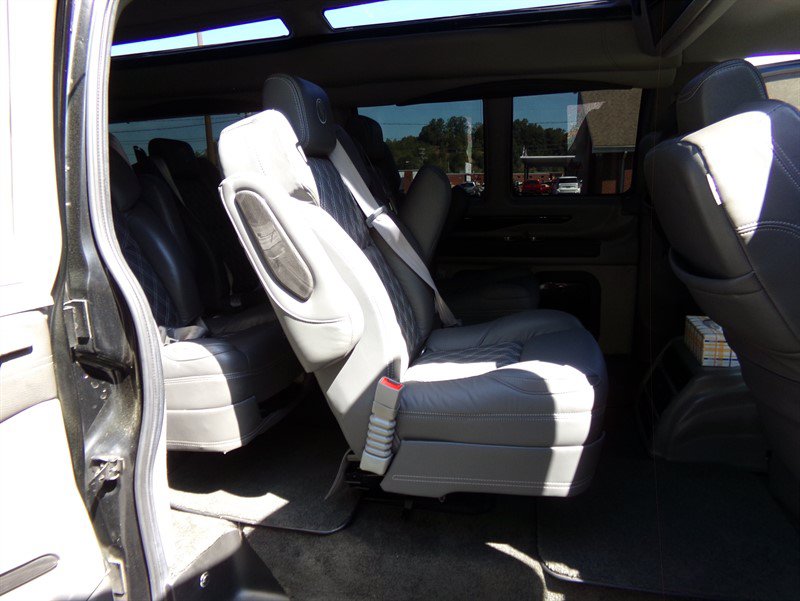 Used 2022 Chevrolet Express 2500 Extended RWD image 26