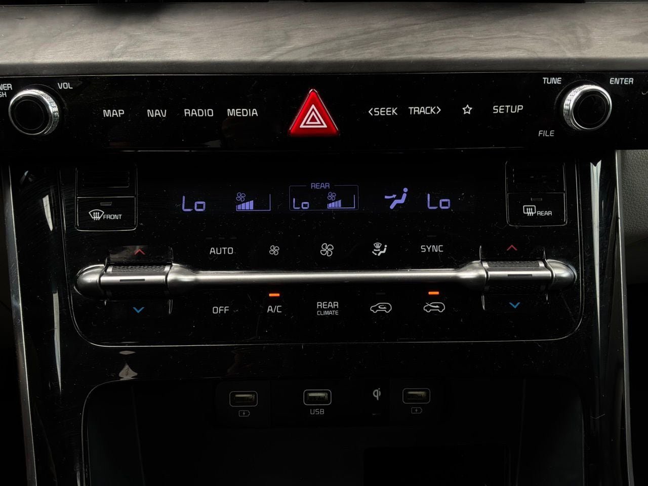 Used 2024 Kia Carnival EX FWD image 28