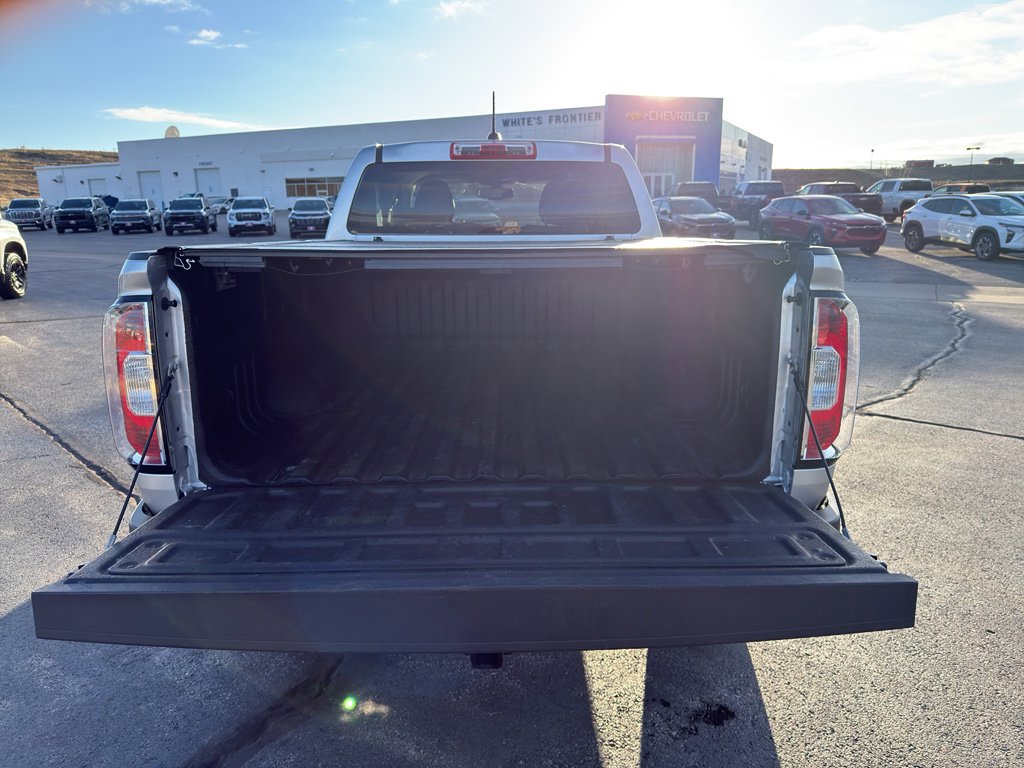 Used 2015 GMC Canyon SLE image 14