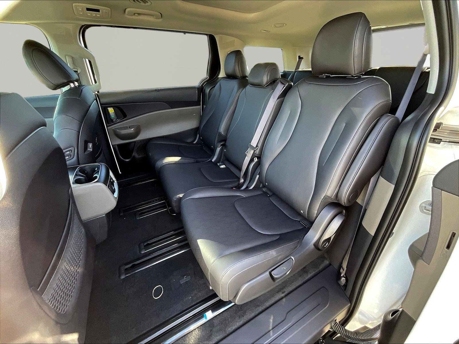 New 2027 Kia Carnival SX FWD image 18